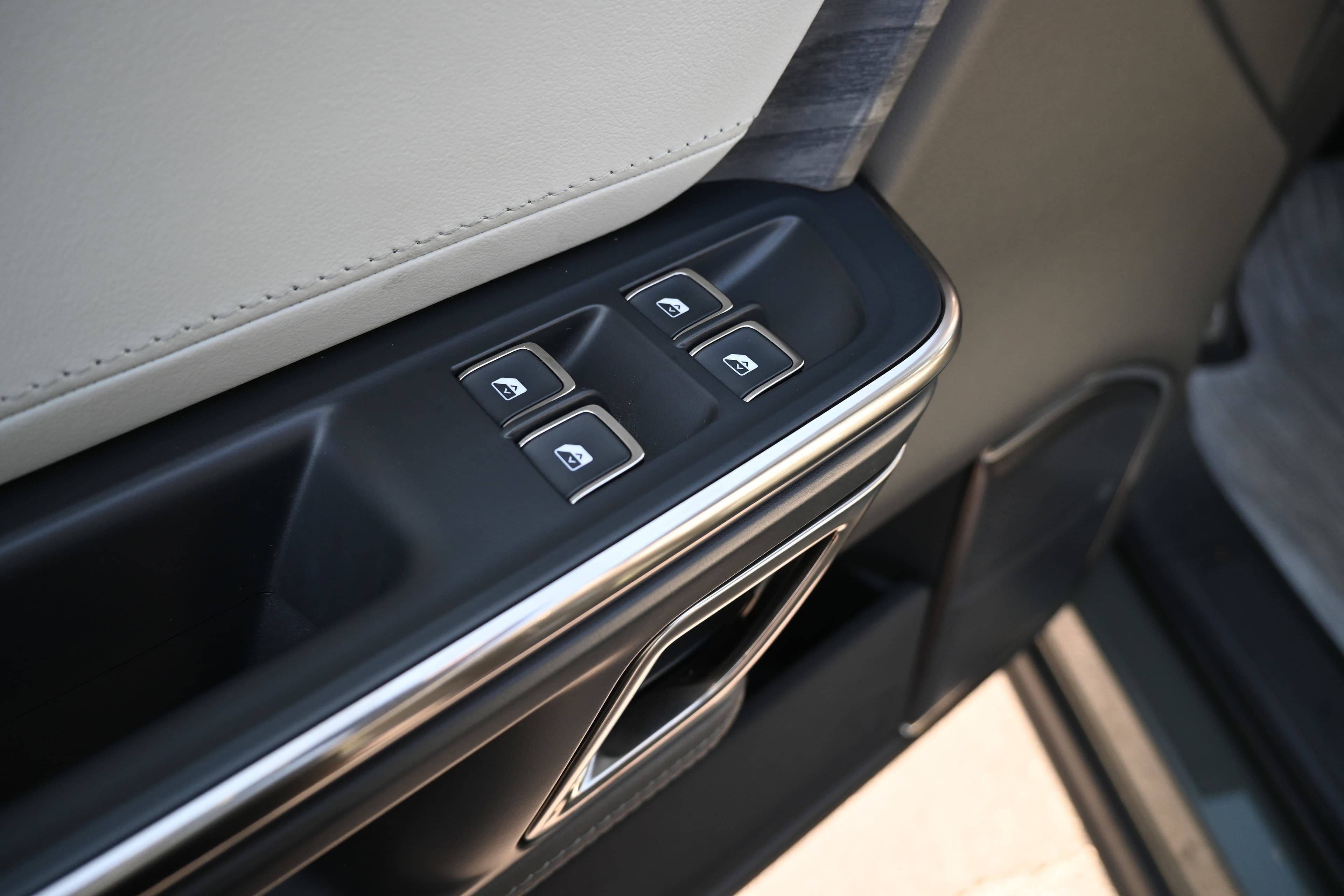 Vehicle photo 18