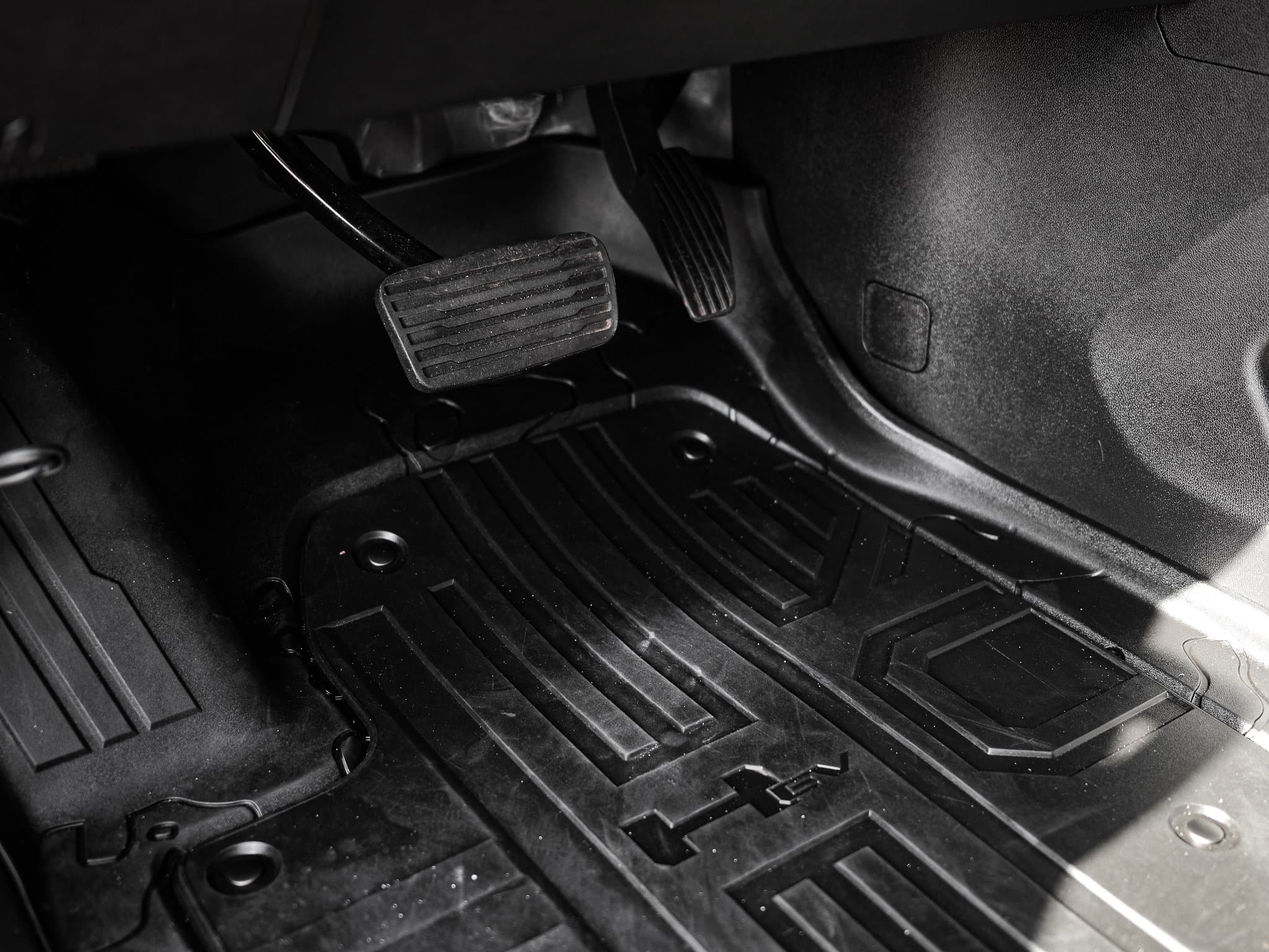 Vehicle photo 15
