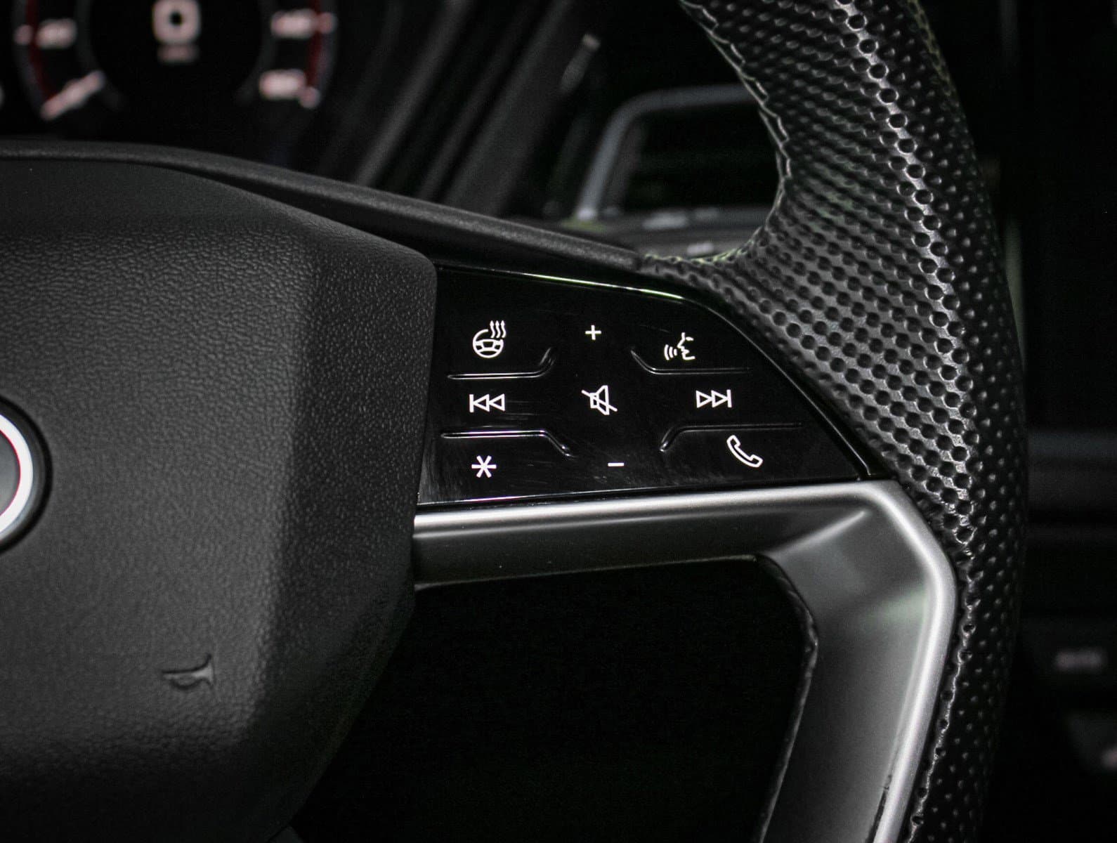Vehicle photo 18