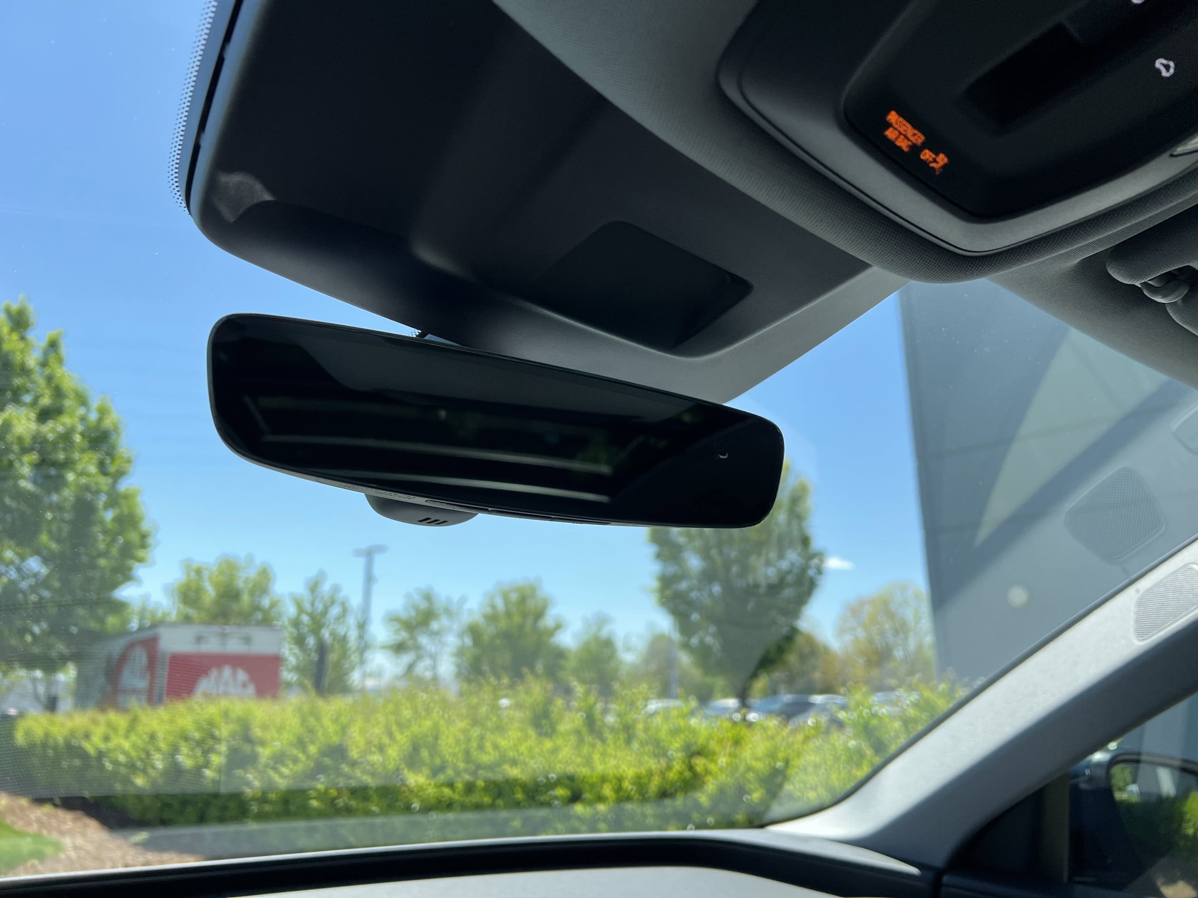 Vehicle photo 25
