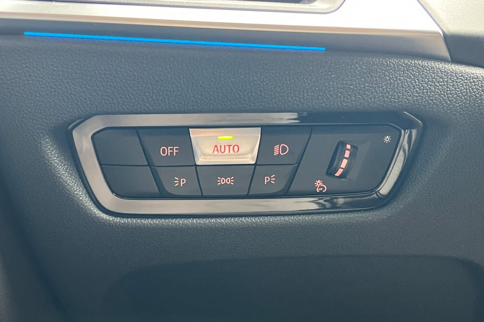 Vehicle photo 34