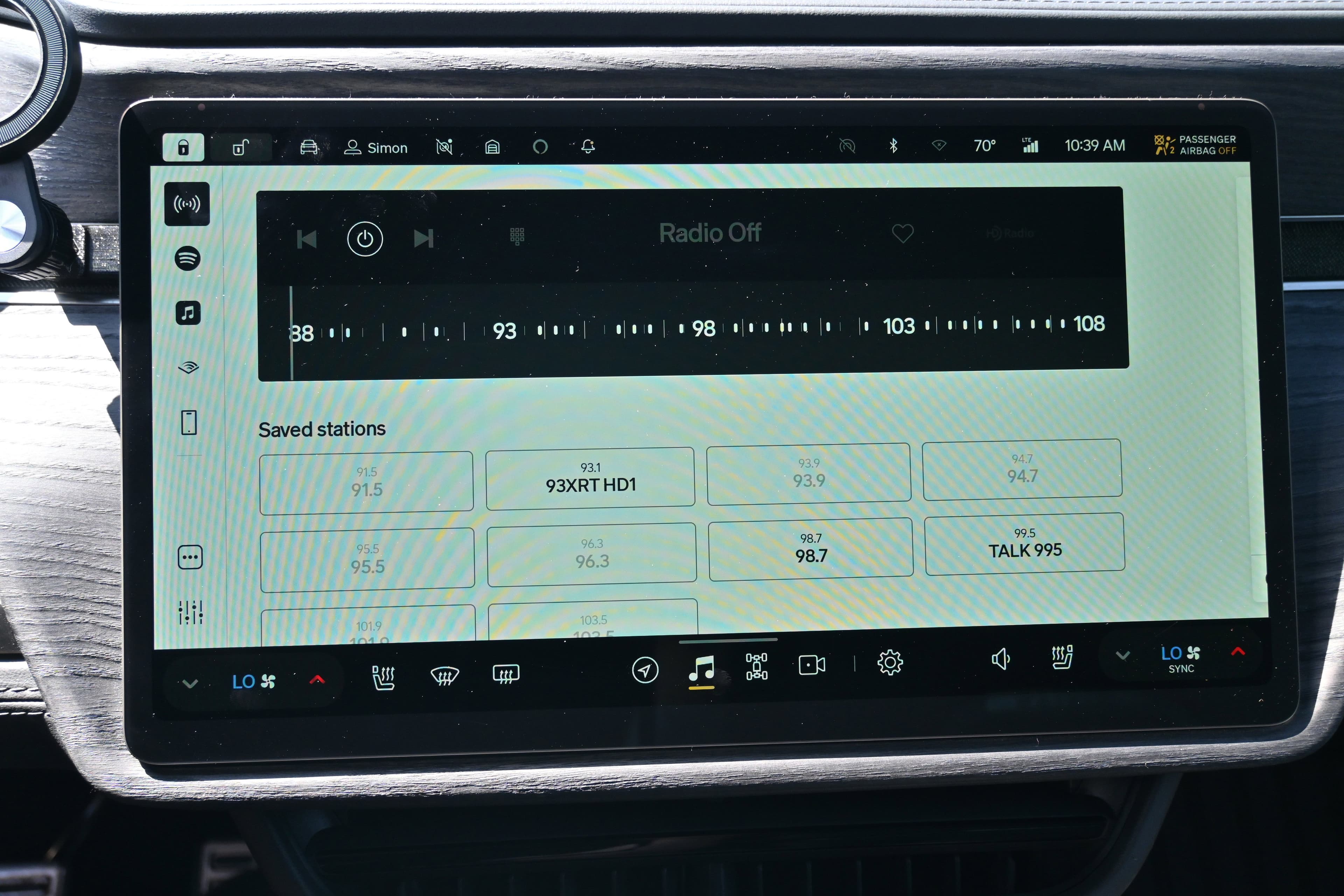 Vehicle photo 24