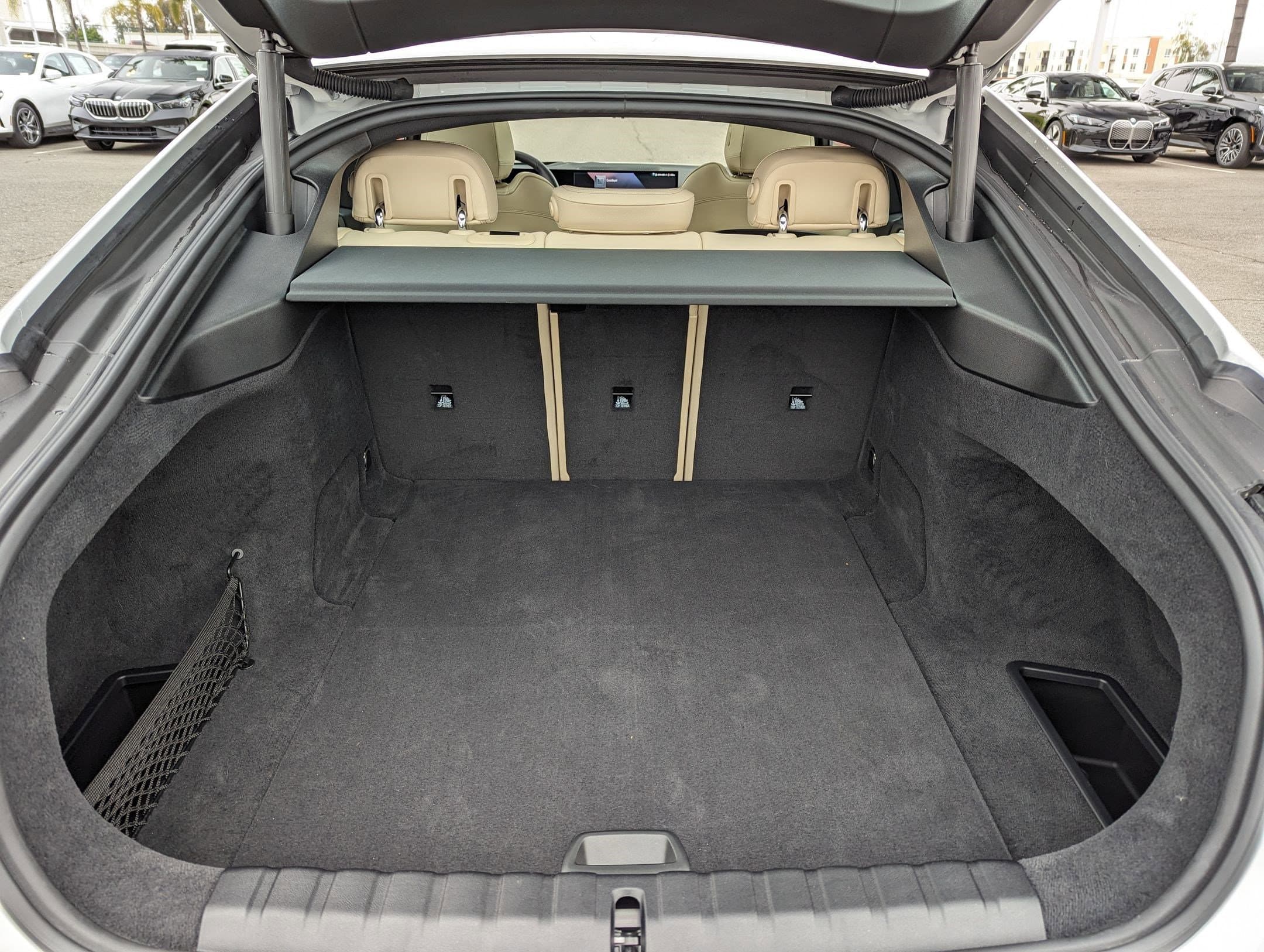 Vehicle photo 31