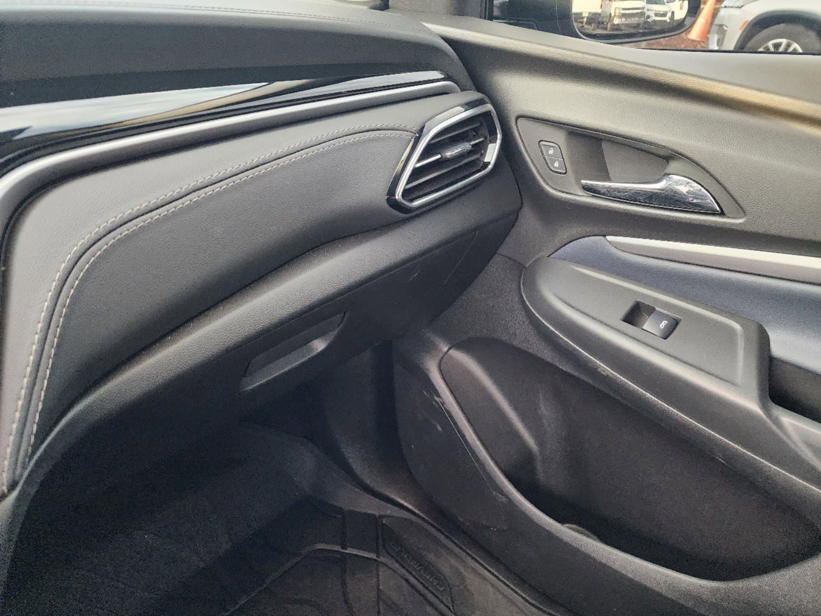 Vehicle photo 33
