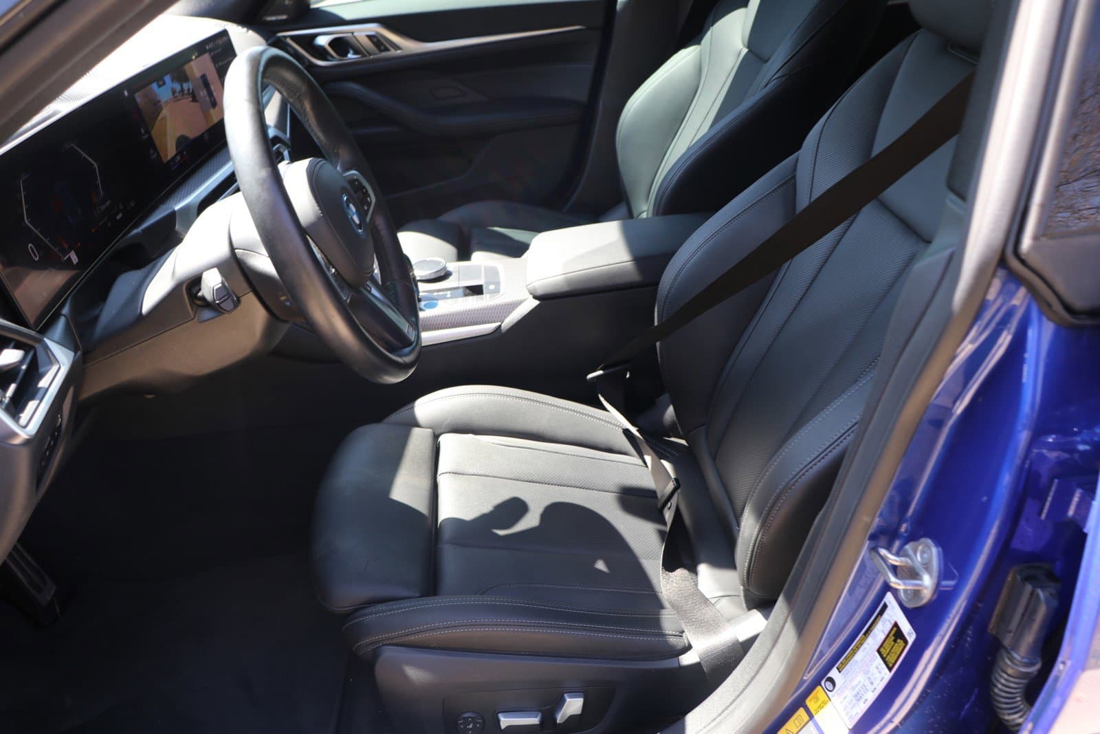 Vehicle photo 13