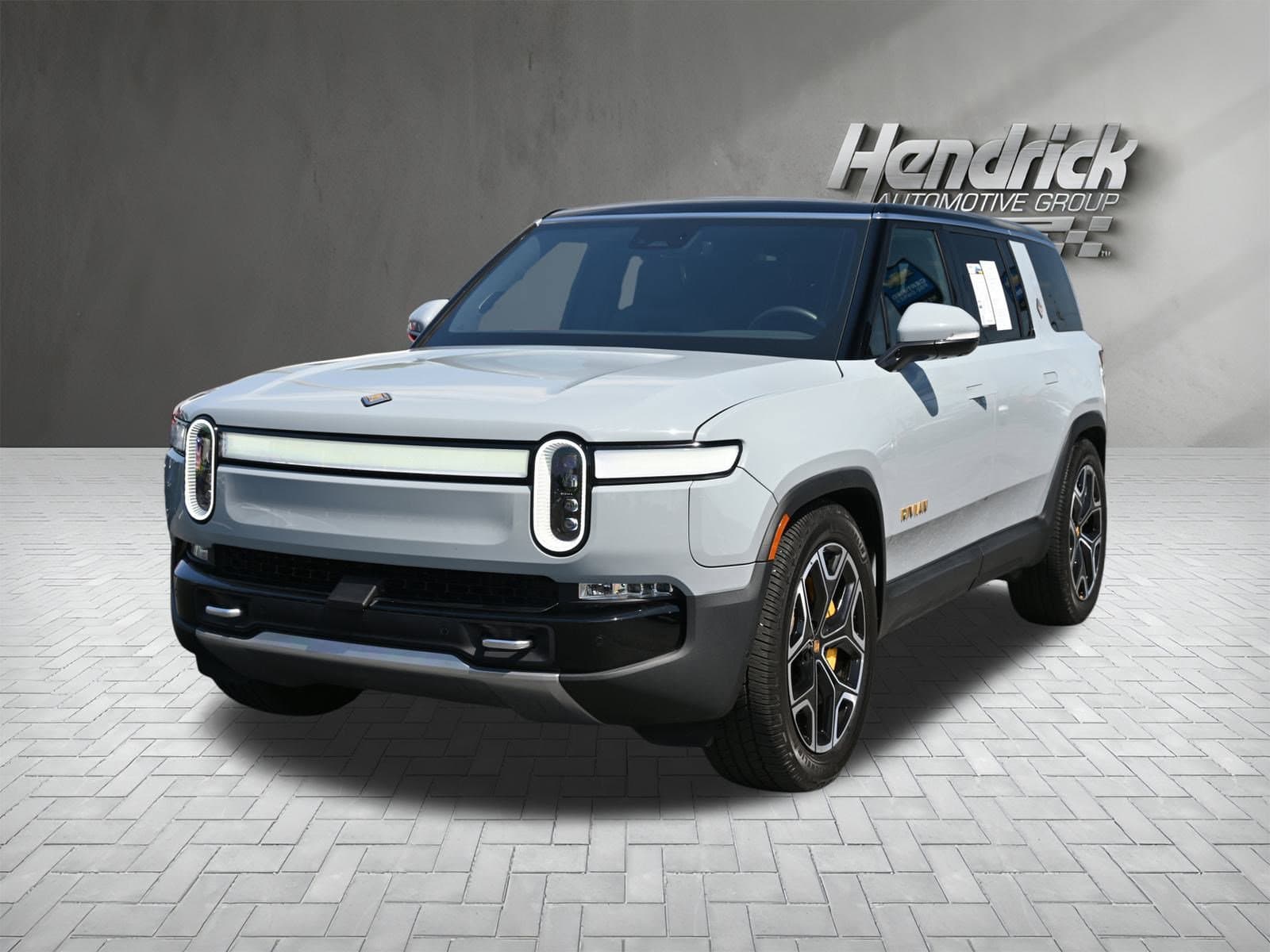 Vehicle photo 4