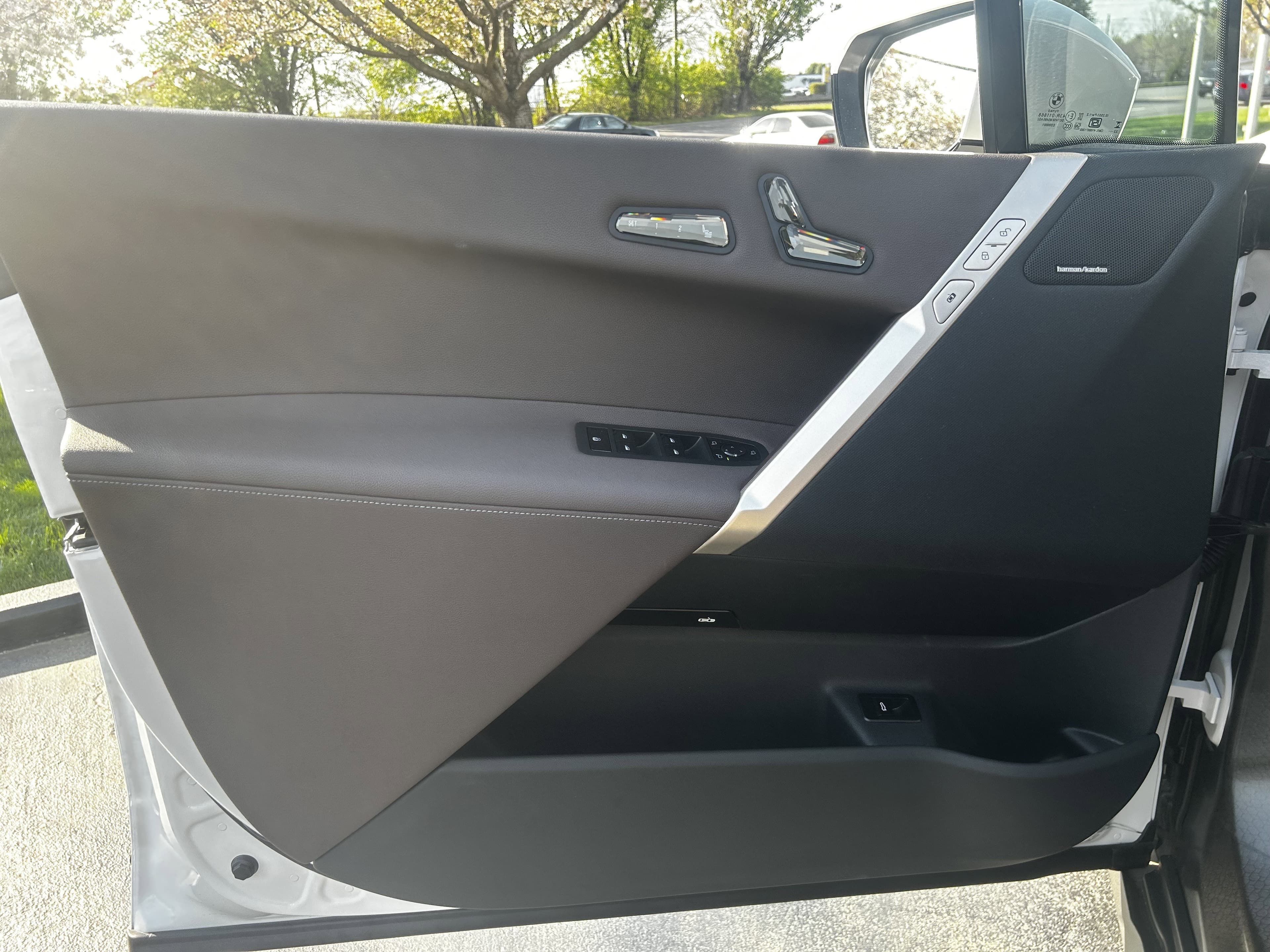 Vehicle photo 10