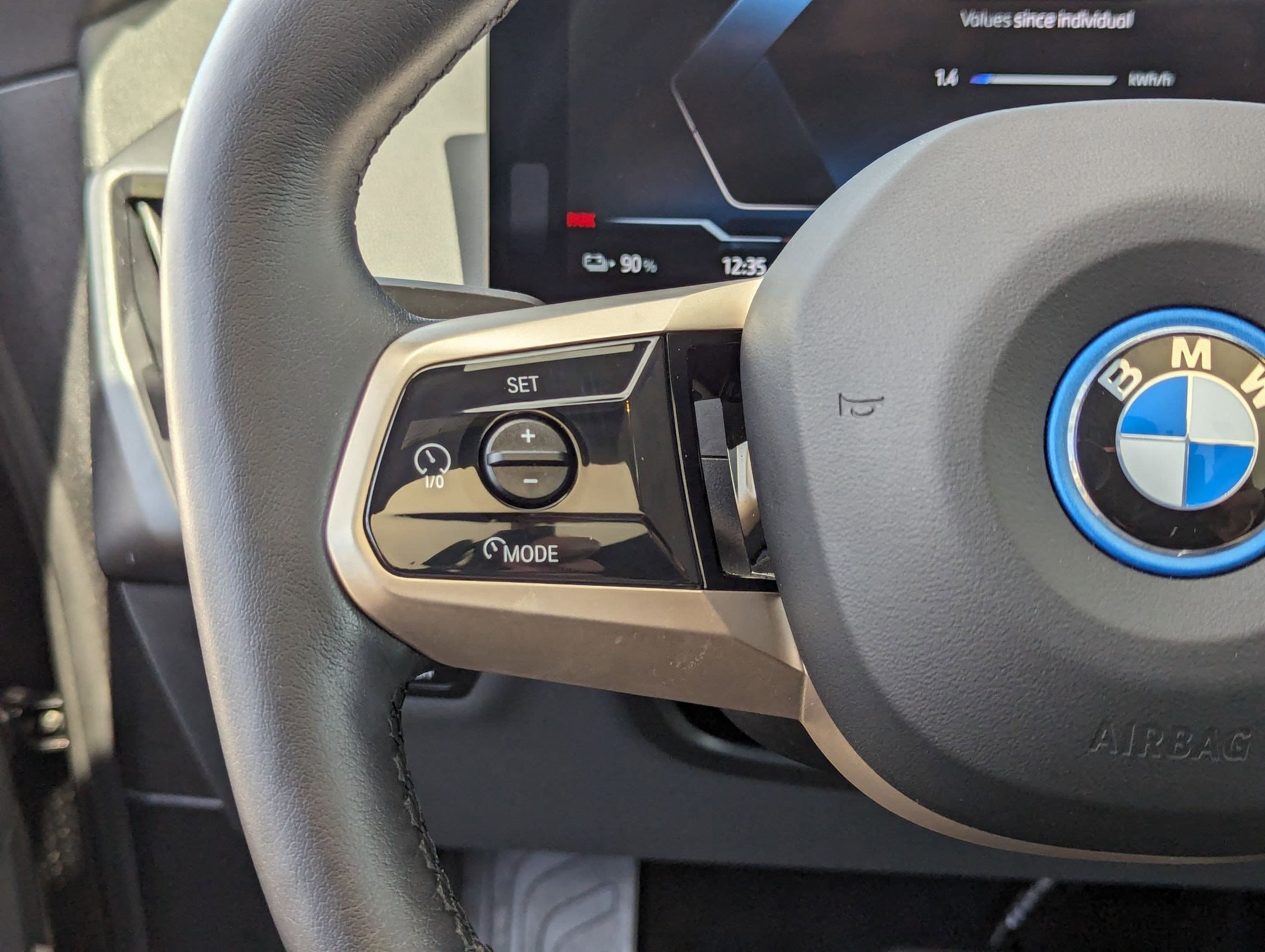 Vehicle photo 17