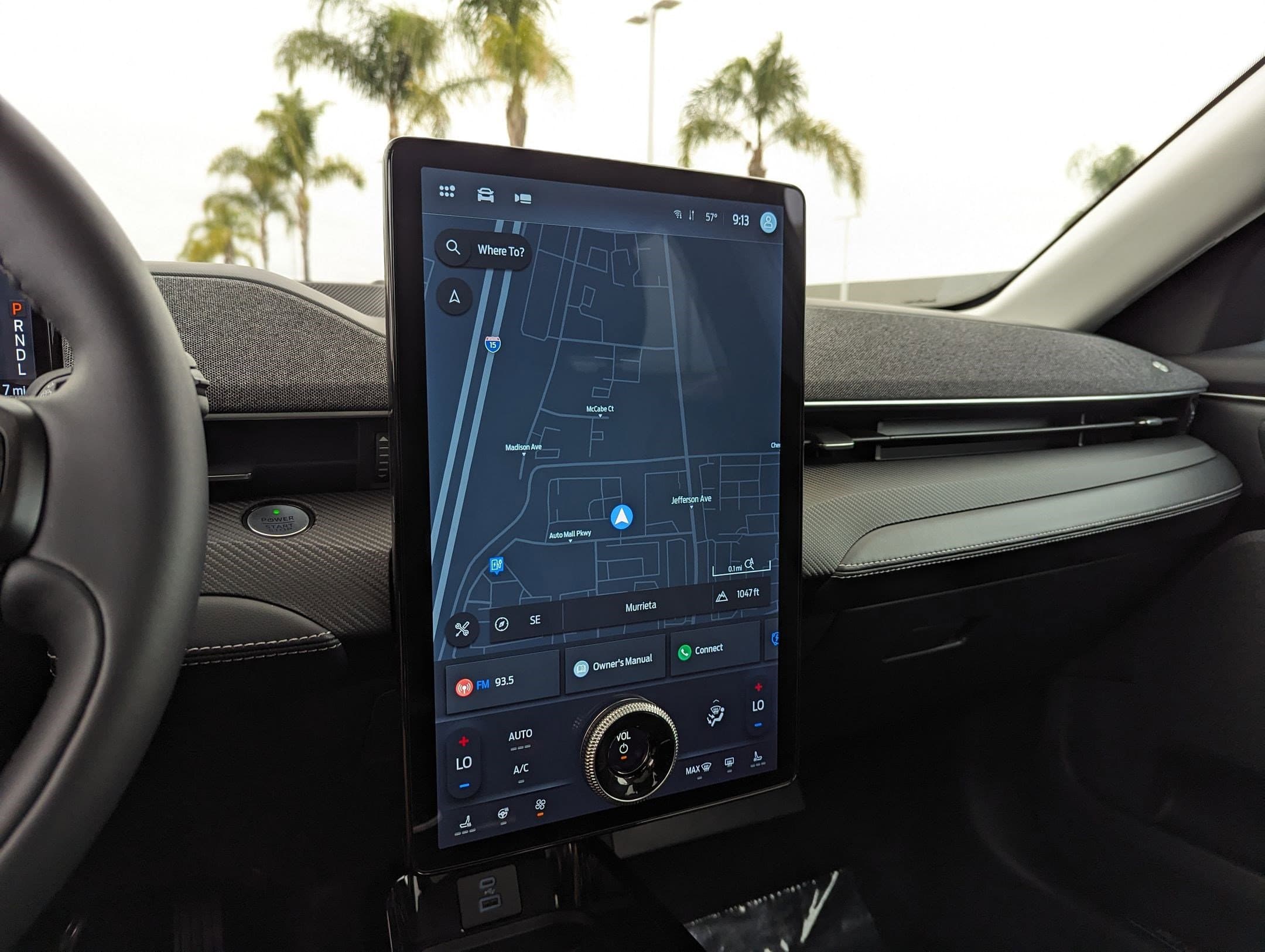 Vehicle photo 23