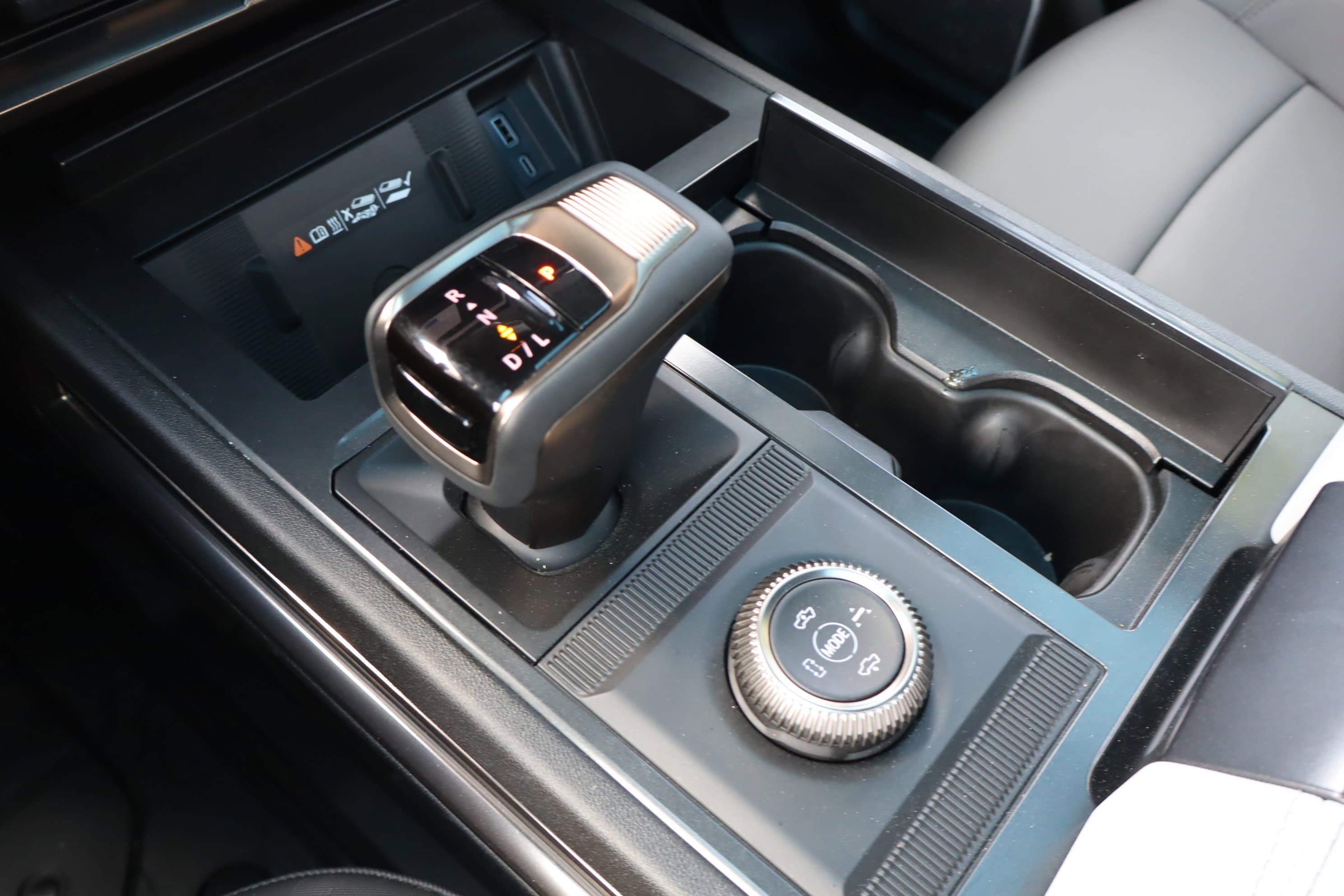 Vehicle photo 32
