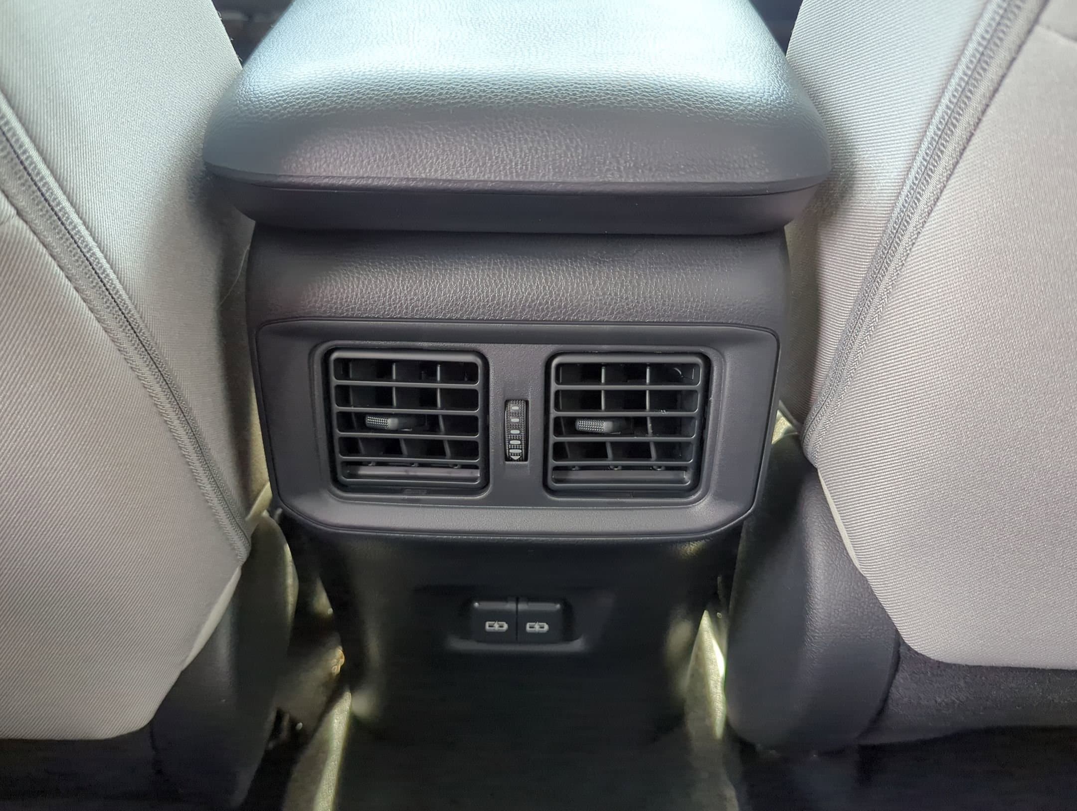 Vehicle photo 23