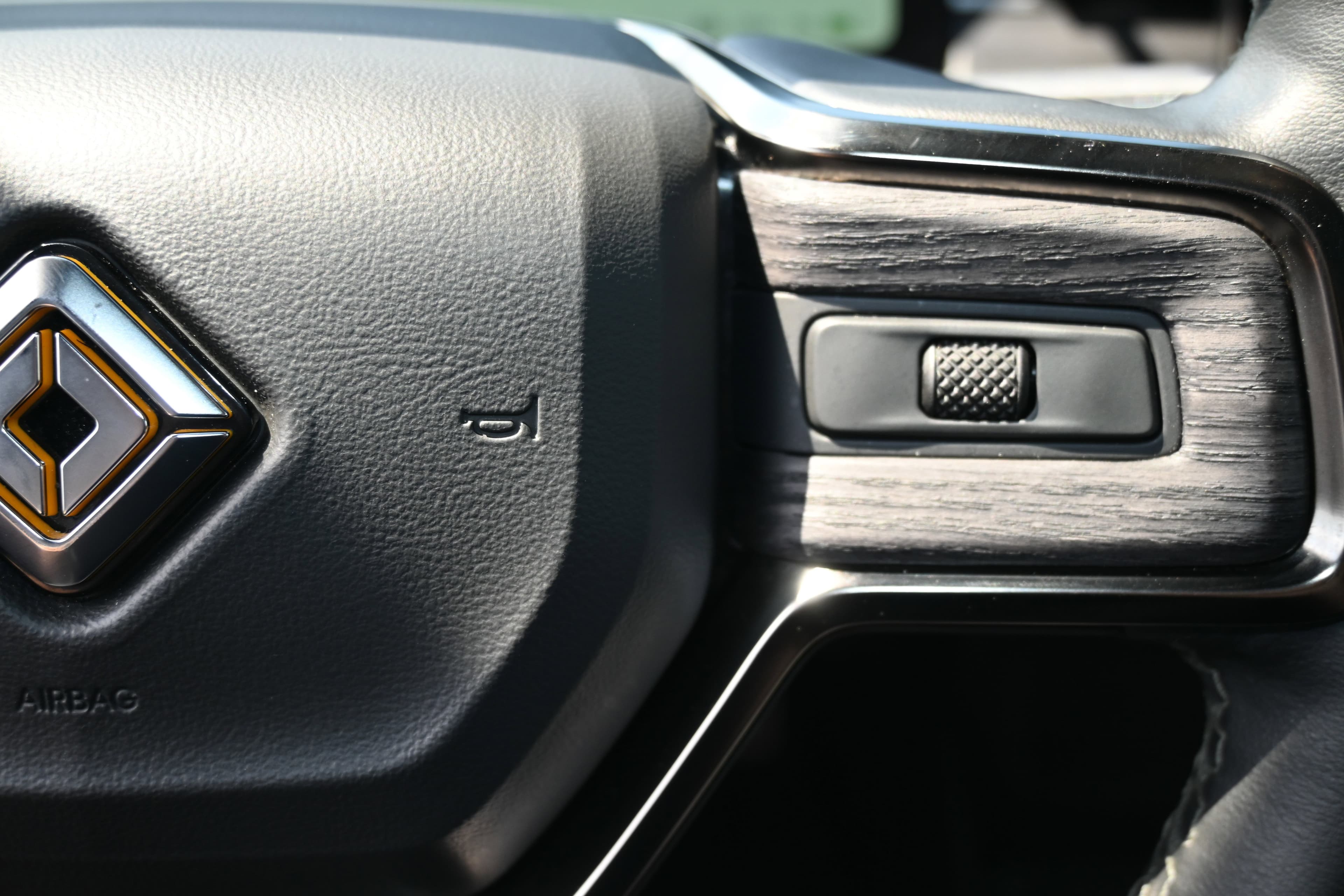 Vehicle photo 21