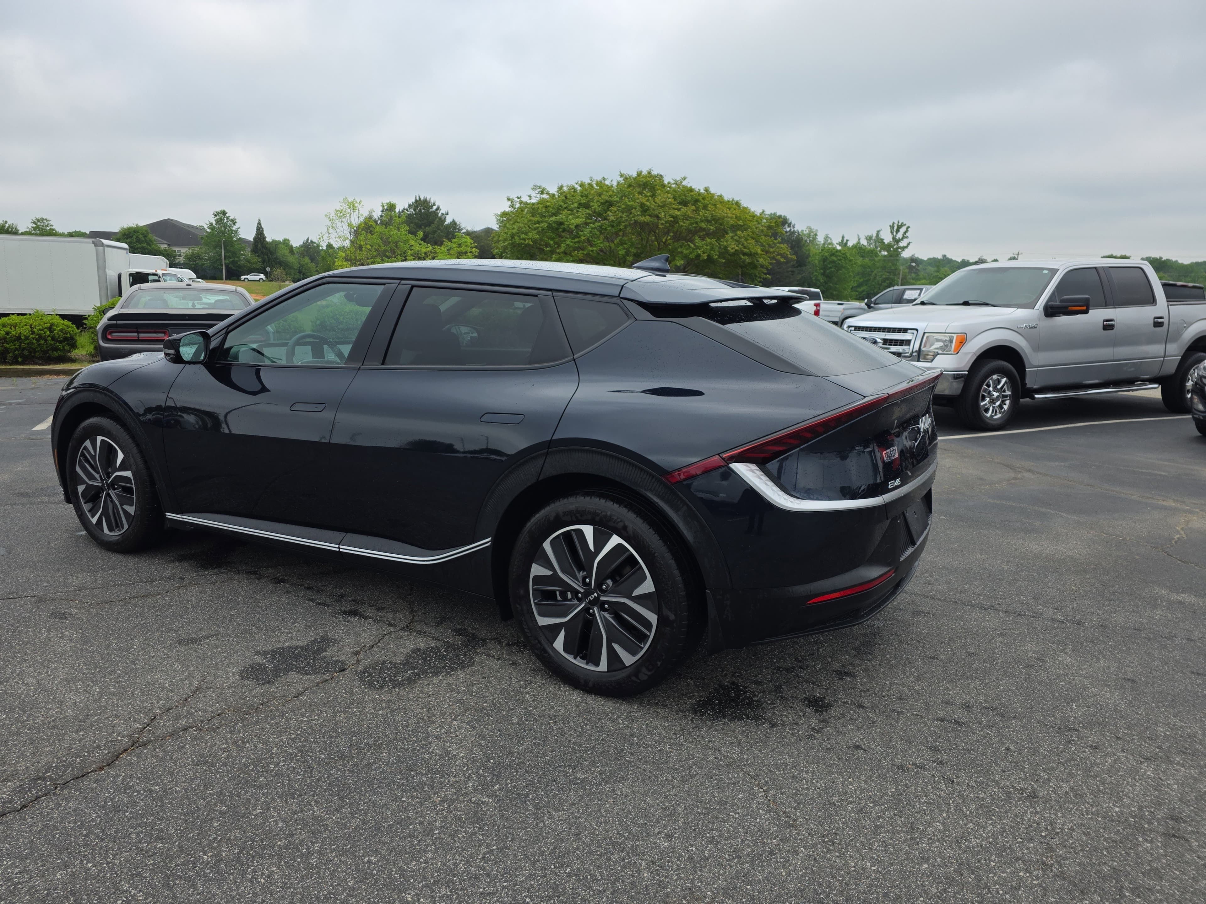 Vehicle photo 6