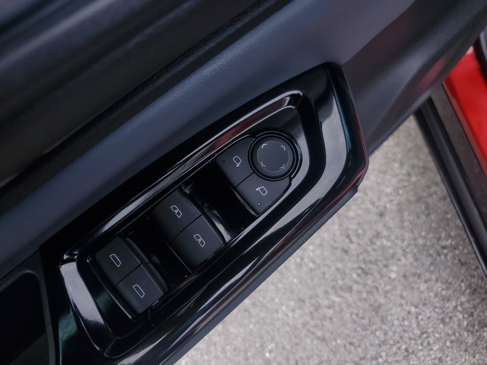 Vehicle photo 13