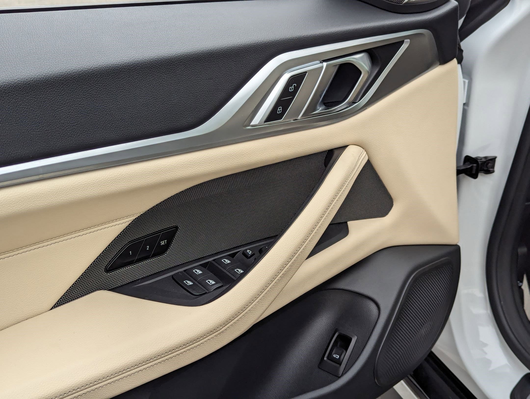 Vehicle photo 13