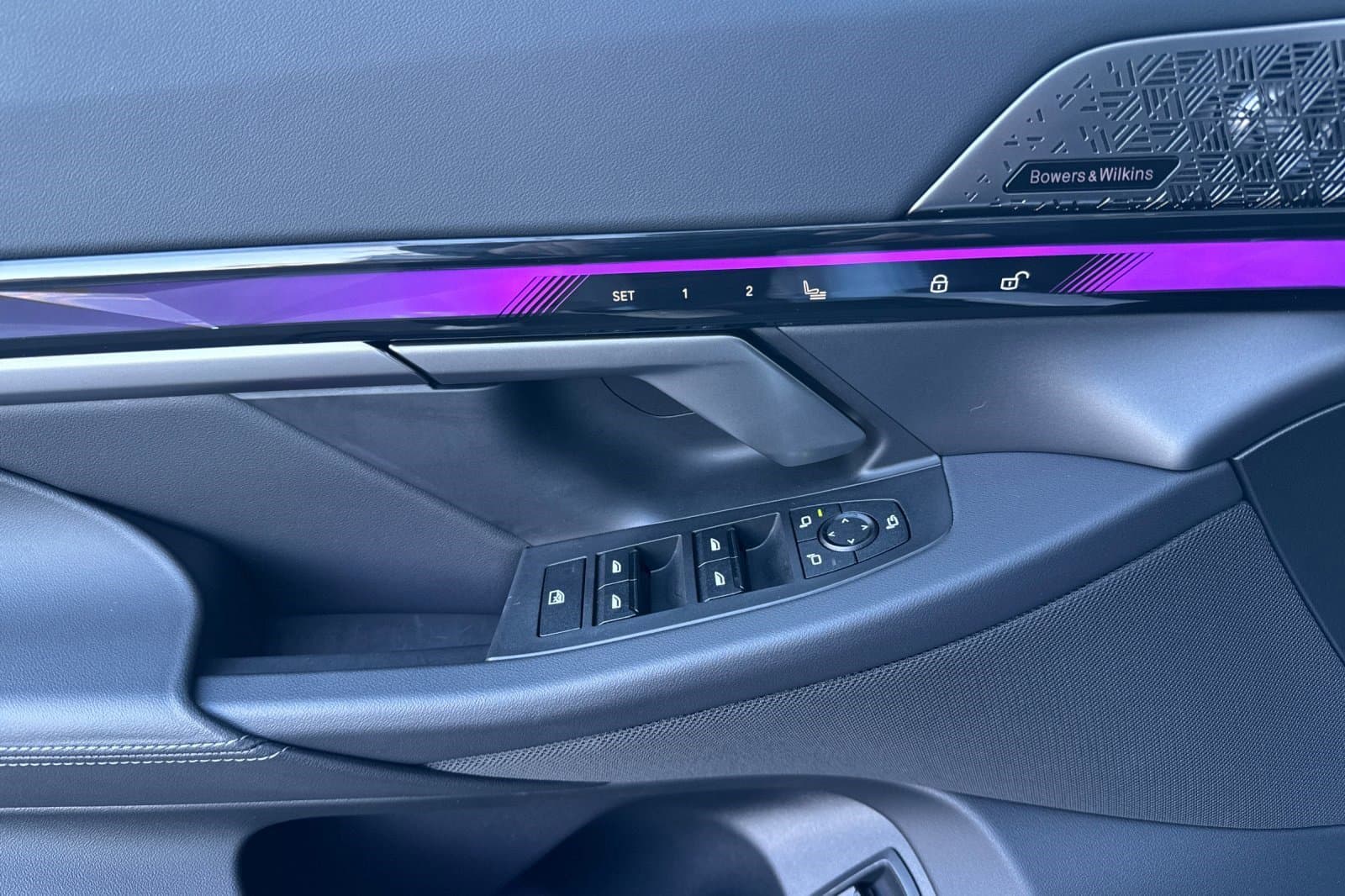 Vehicle photo 10