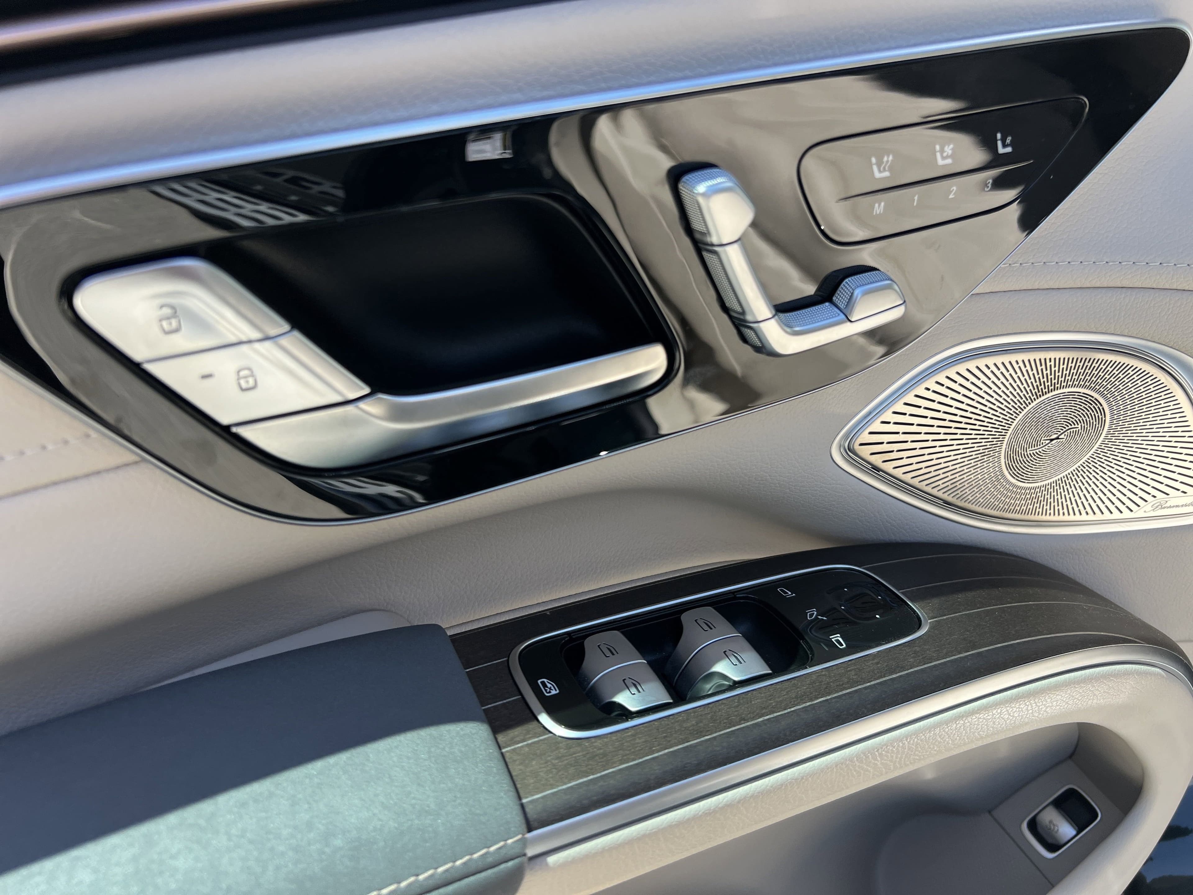 Vehicle photo 13