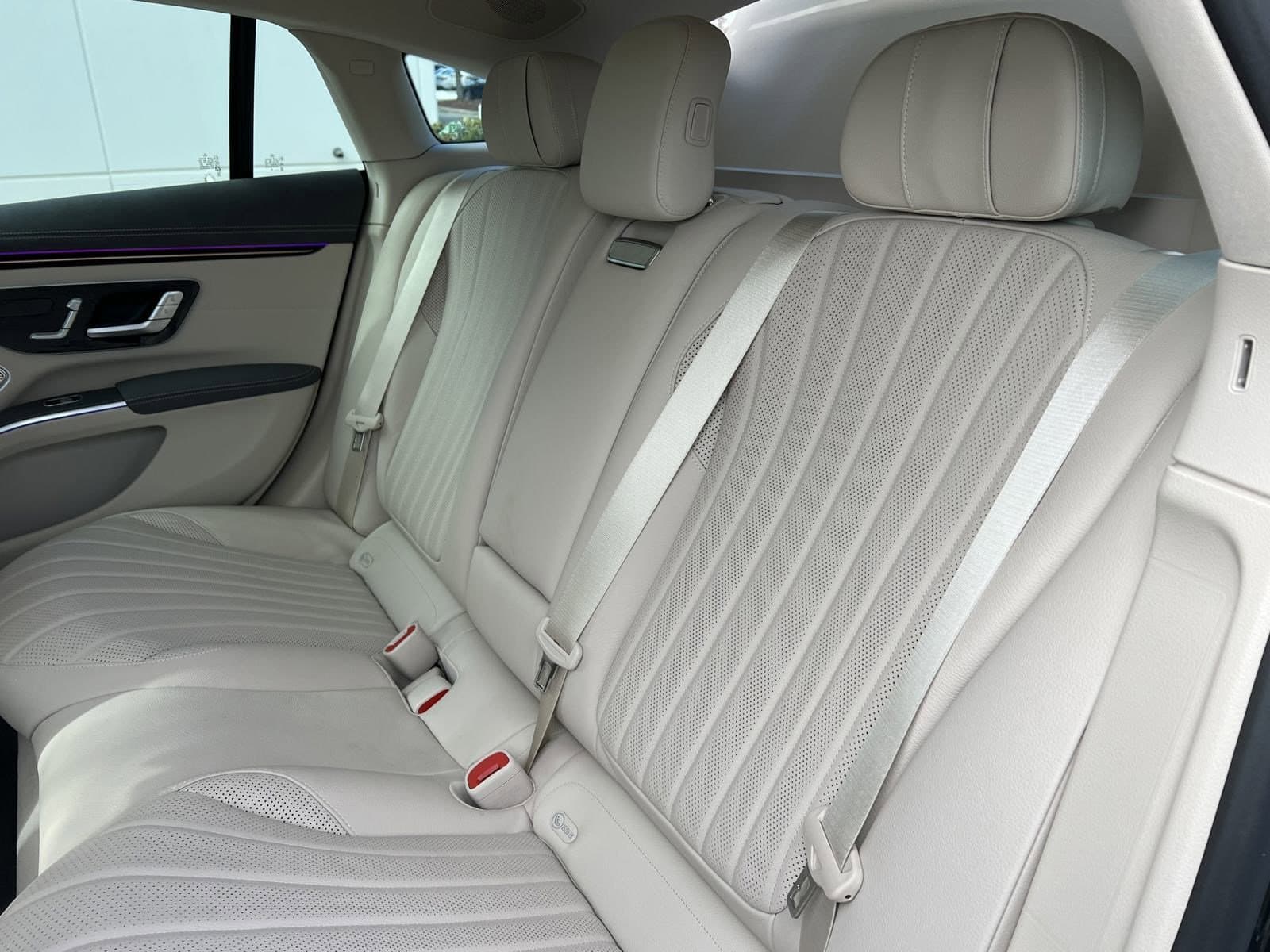 Vehicle photo 31