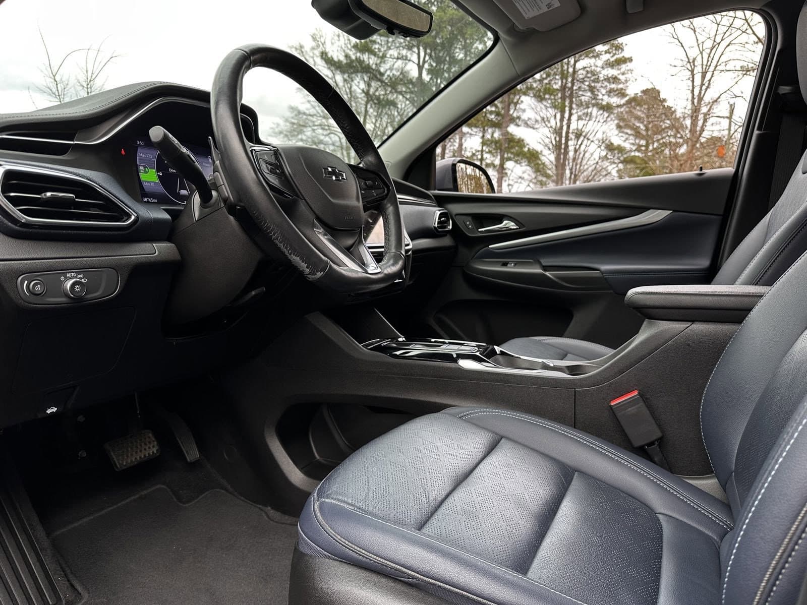 Vehicle photo 13