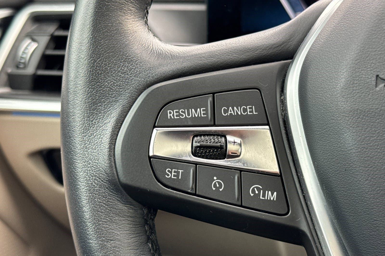 Vehicle photo 27