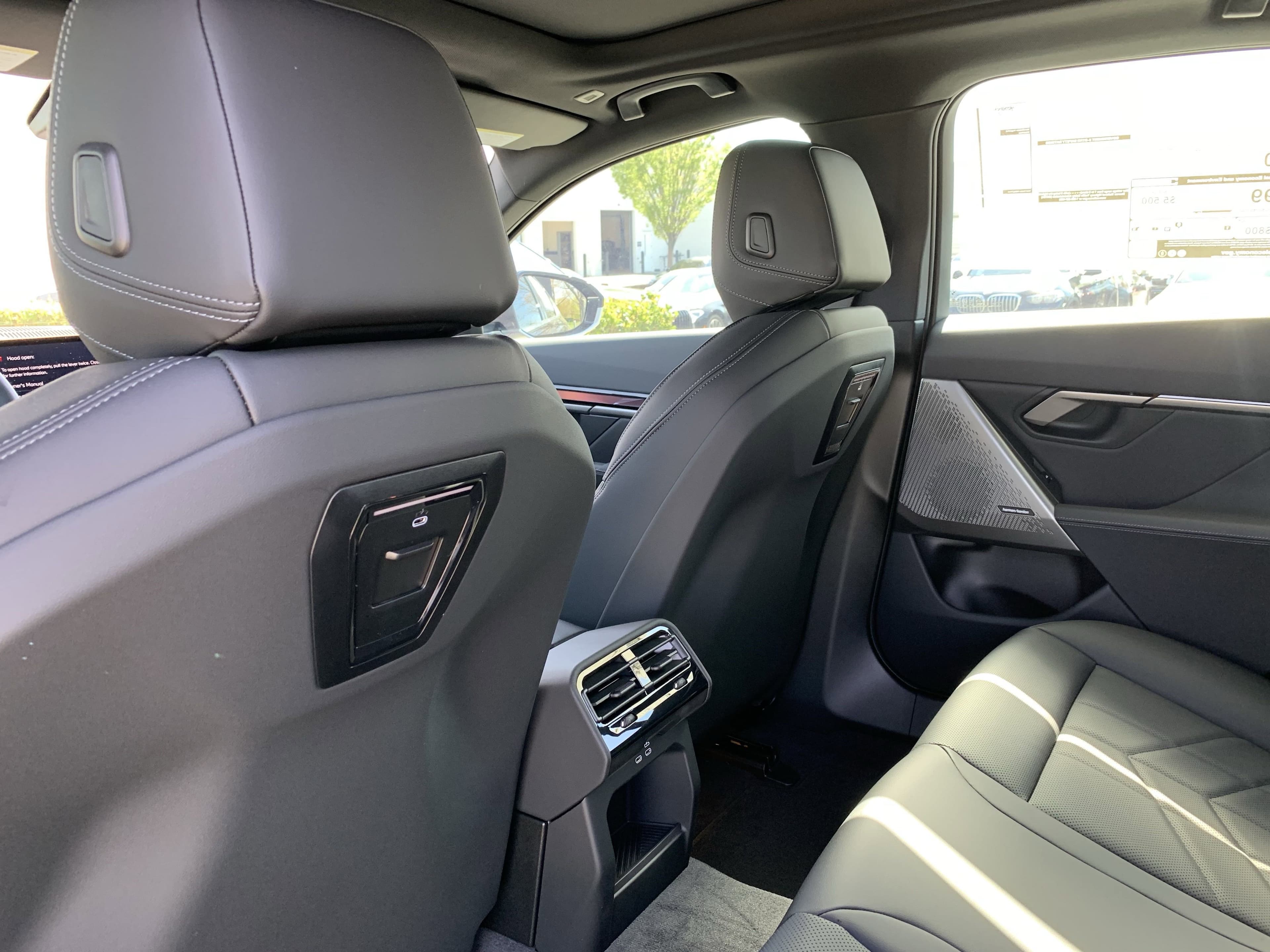 Vehicle photo 32