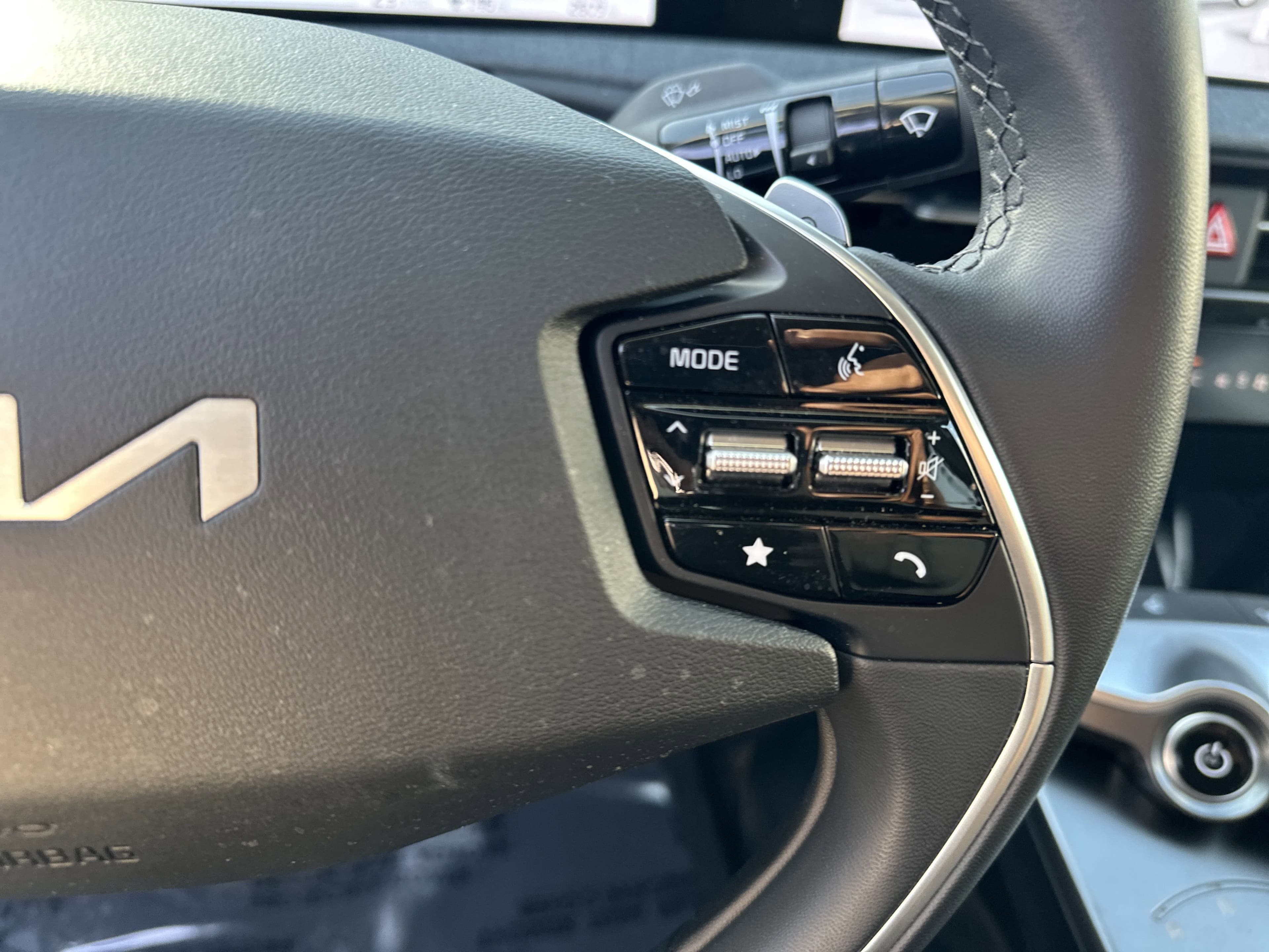 Vehicle photo 21