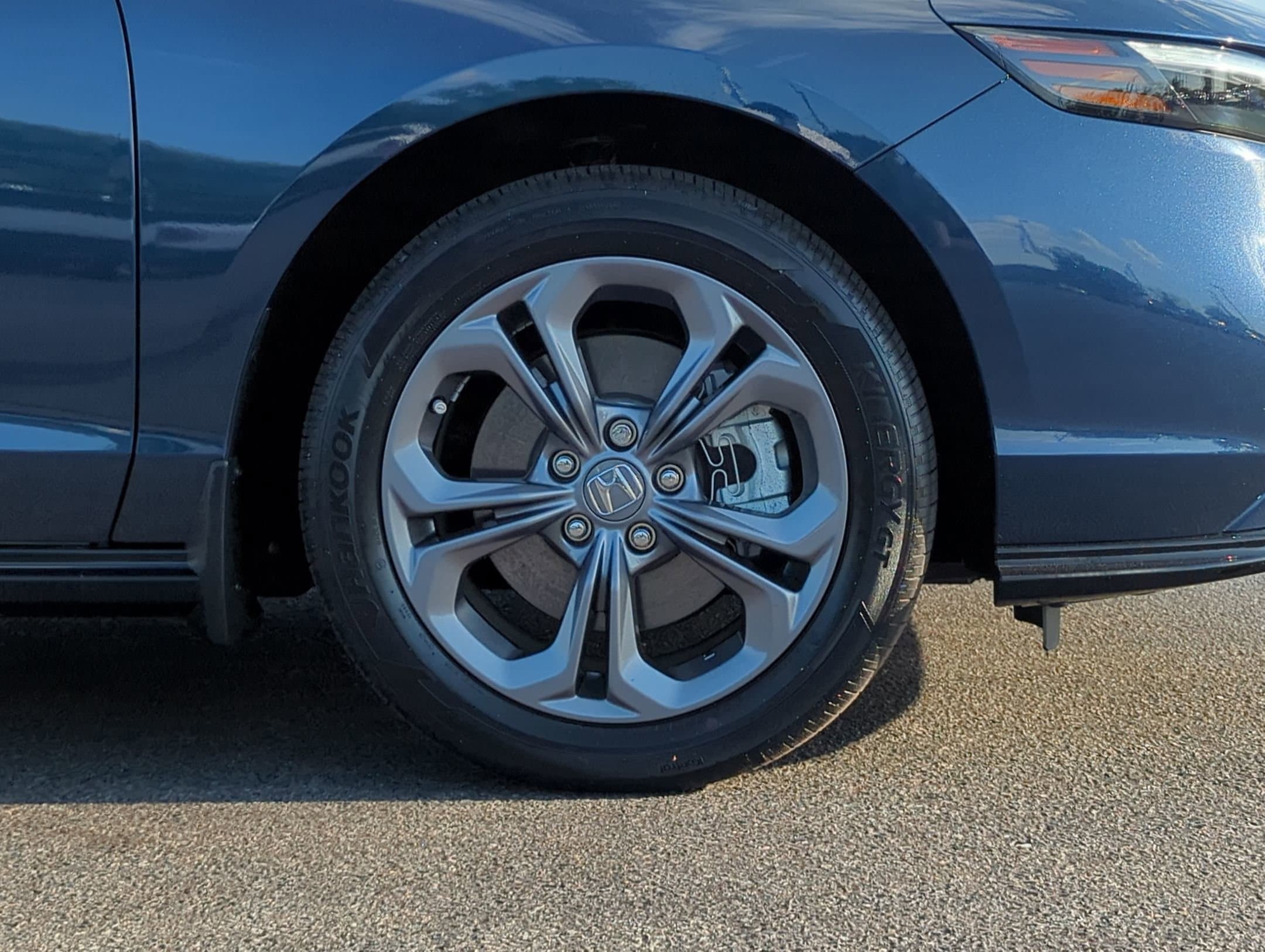 Vehicle photo 10