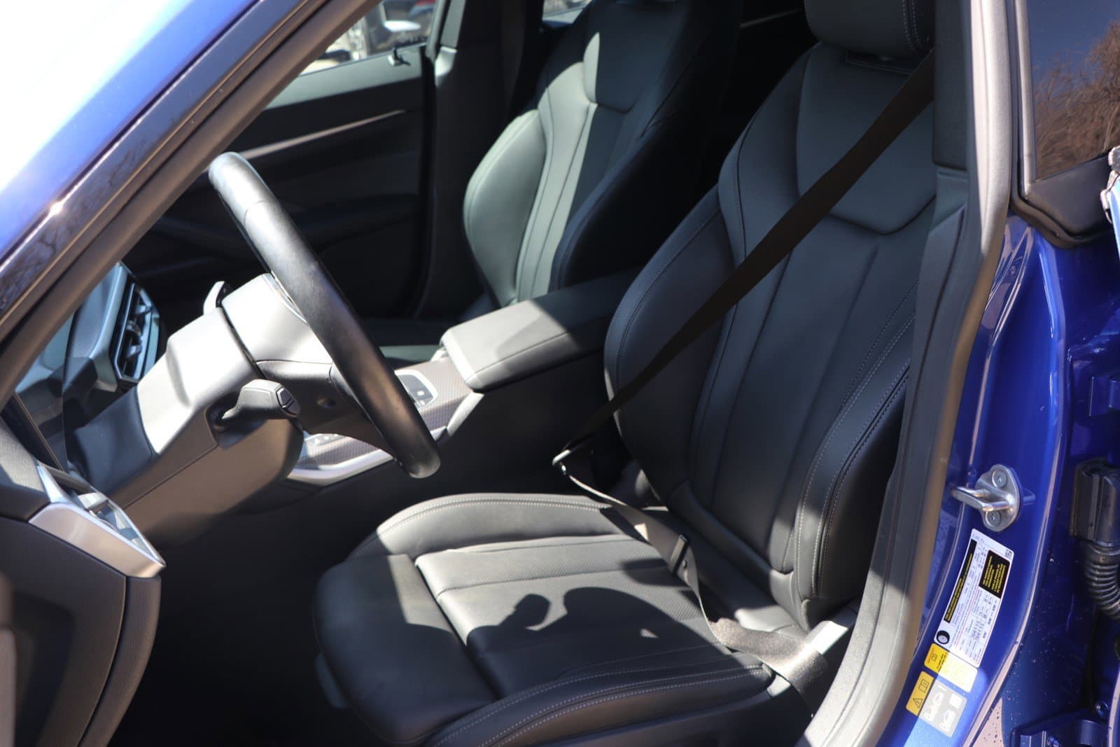 Vehicle photo 14
