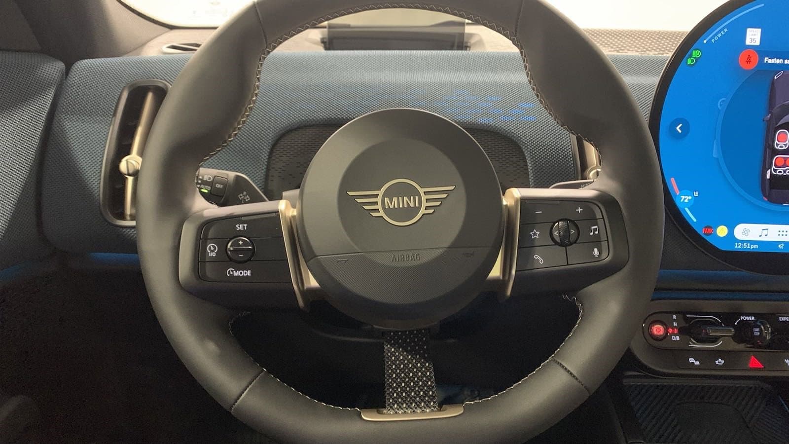 Vehicle photo 14