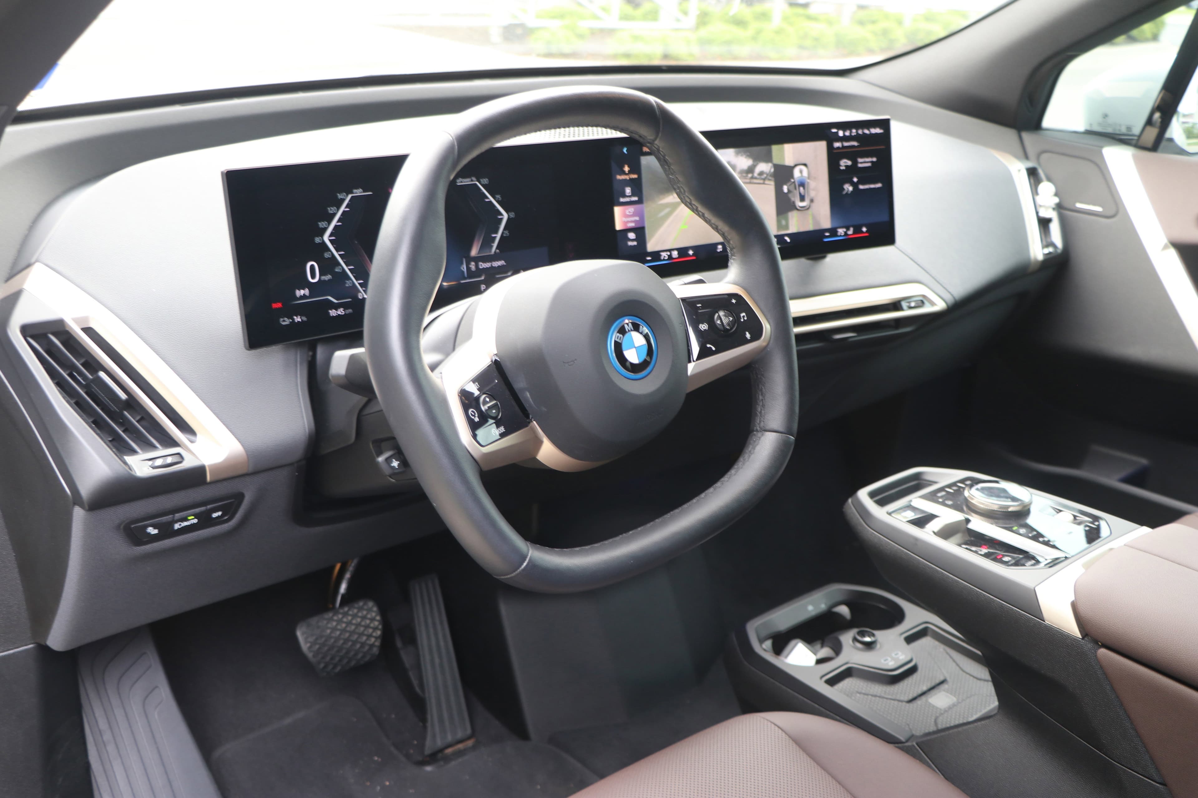 Vehicle photo 12
