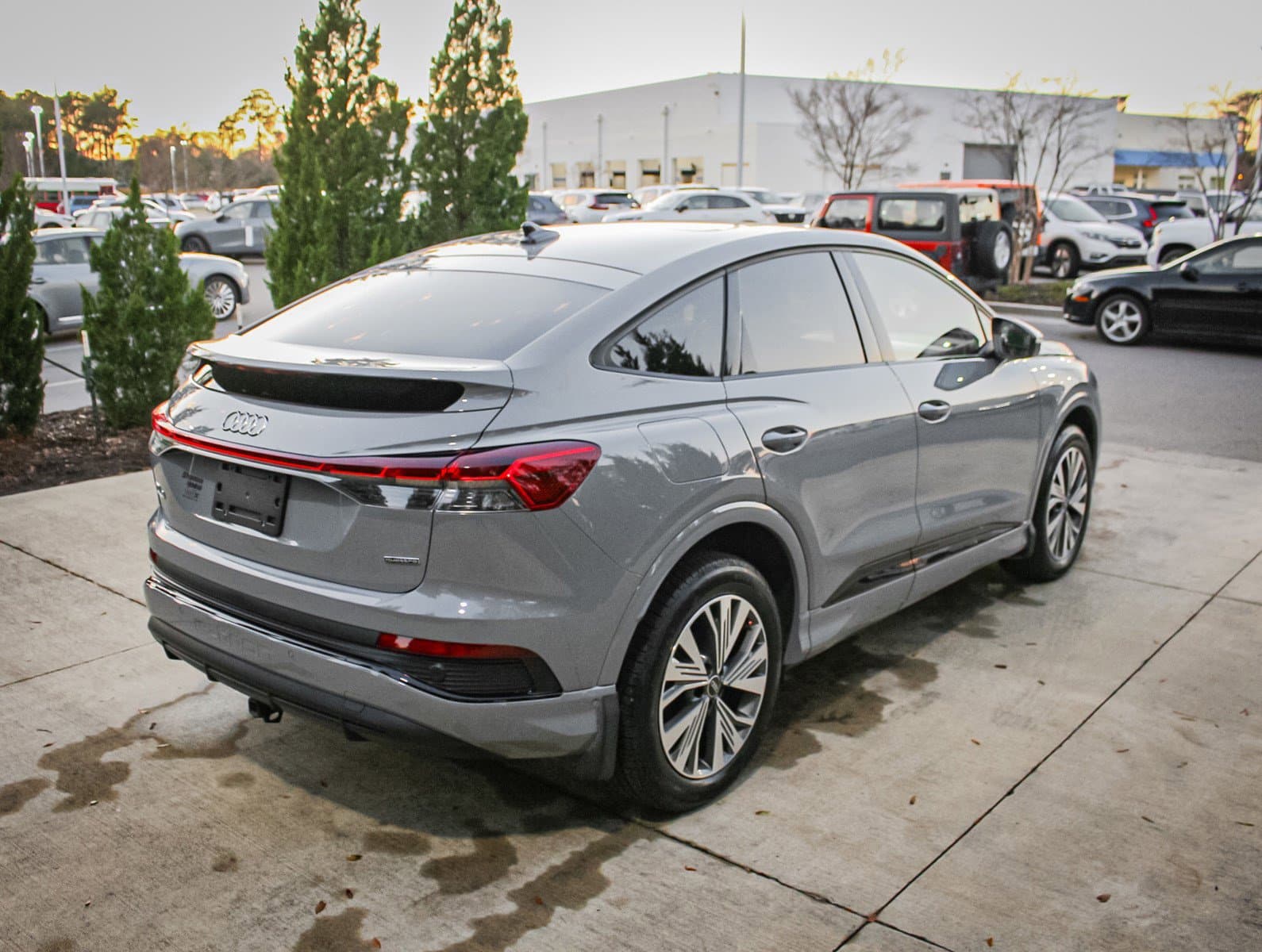 Vehicle photo 8