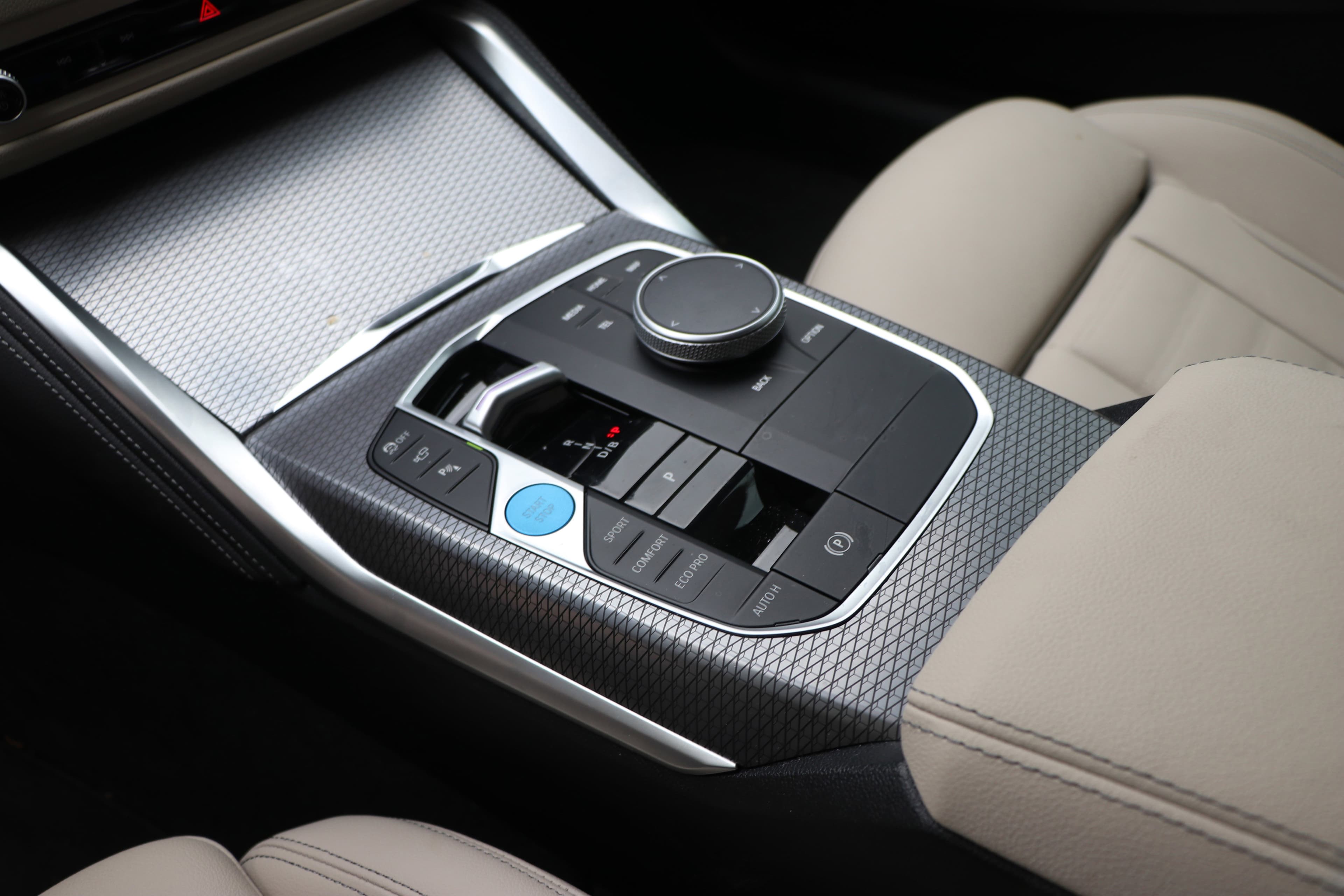 Vehicle photo 22