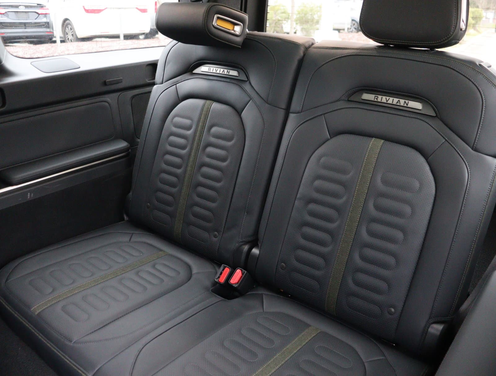 Vehicle photo 33