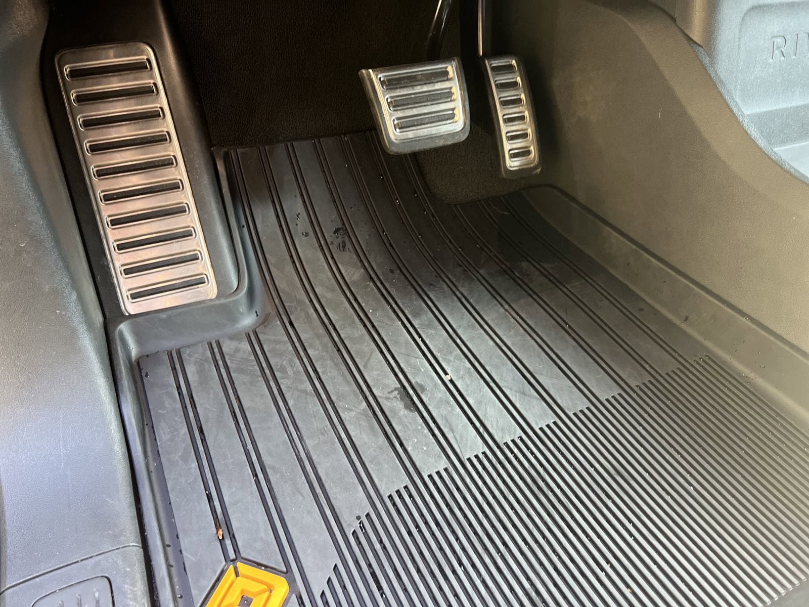 Vehicle photo 15