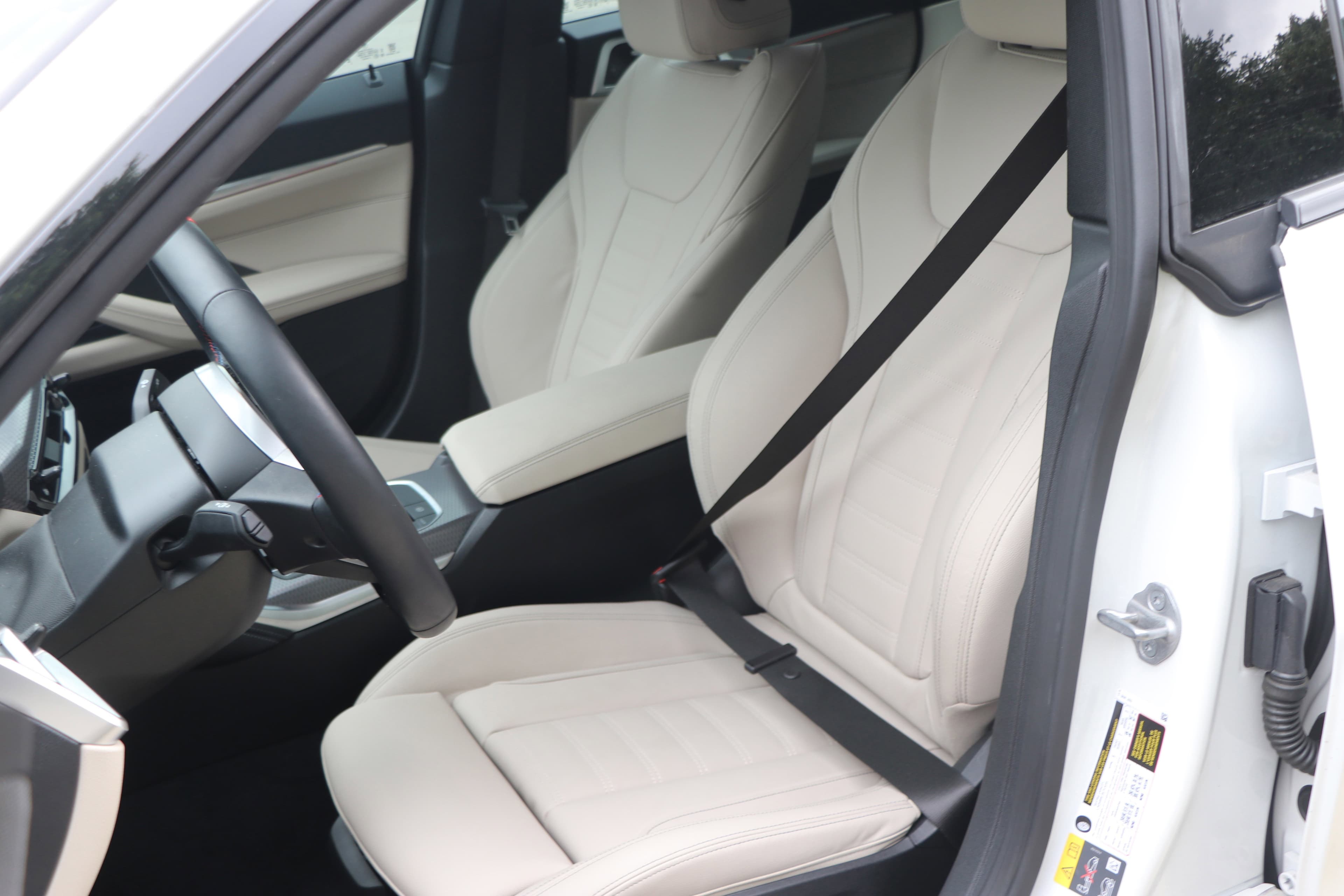 Vehicle photo 14