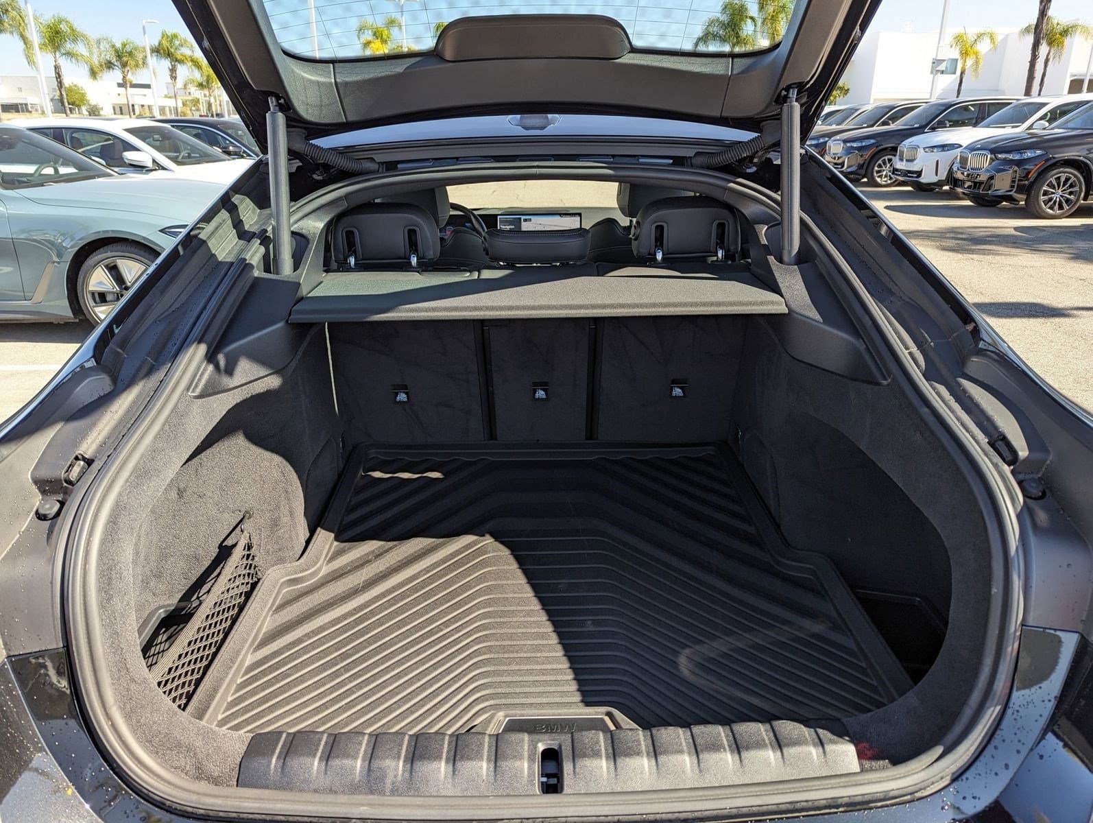 Vehicle photo 31