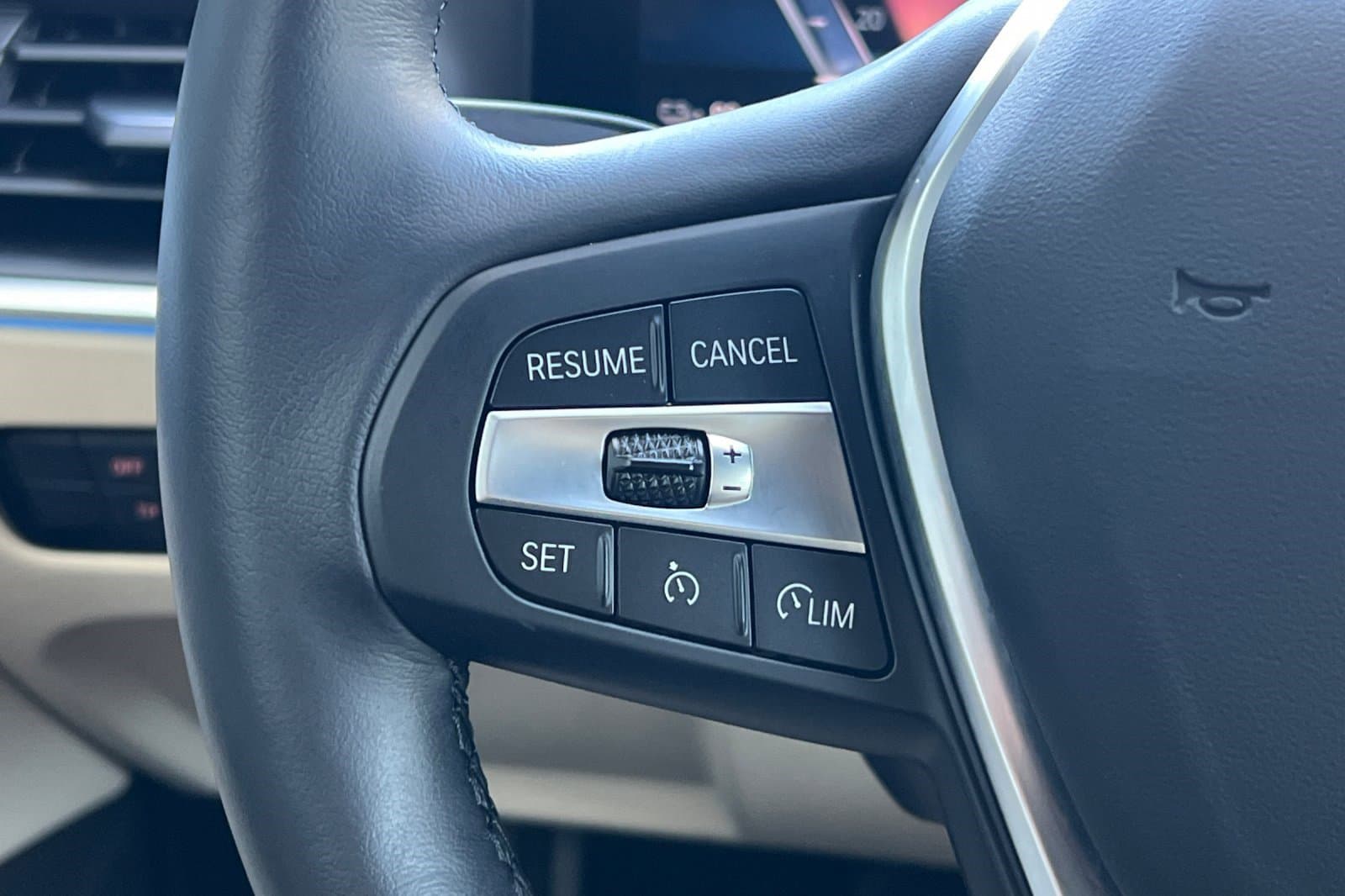 Vehicle photo 28
