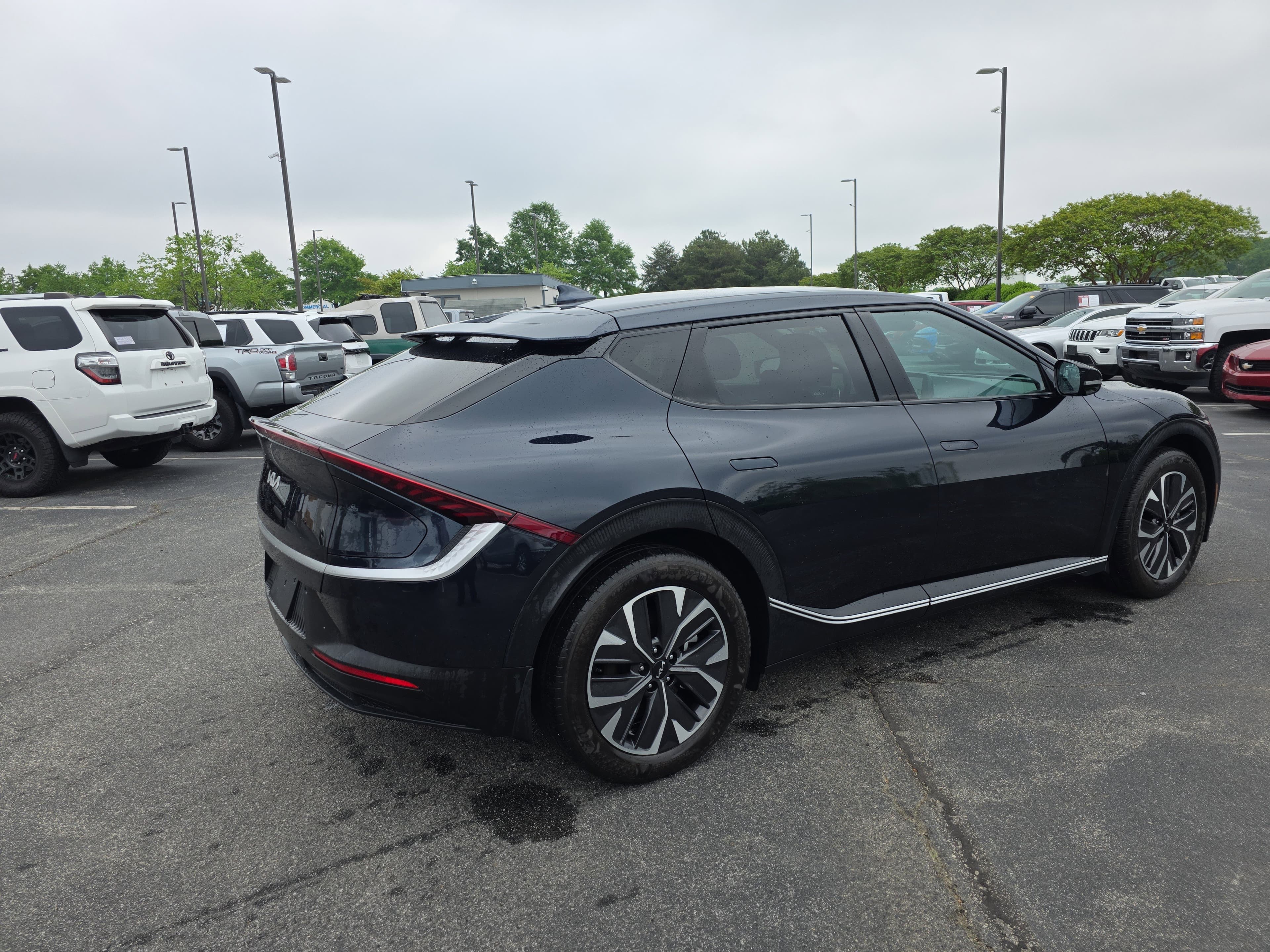 Vehicle photo 8
