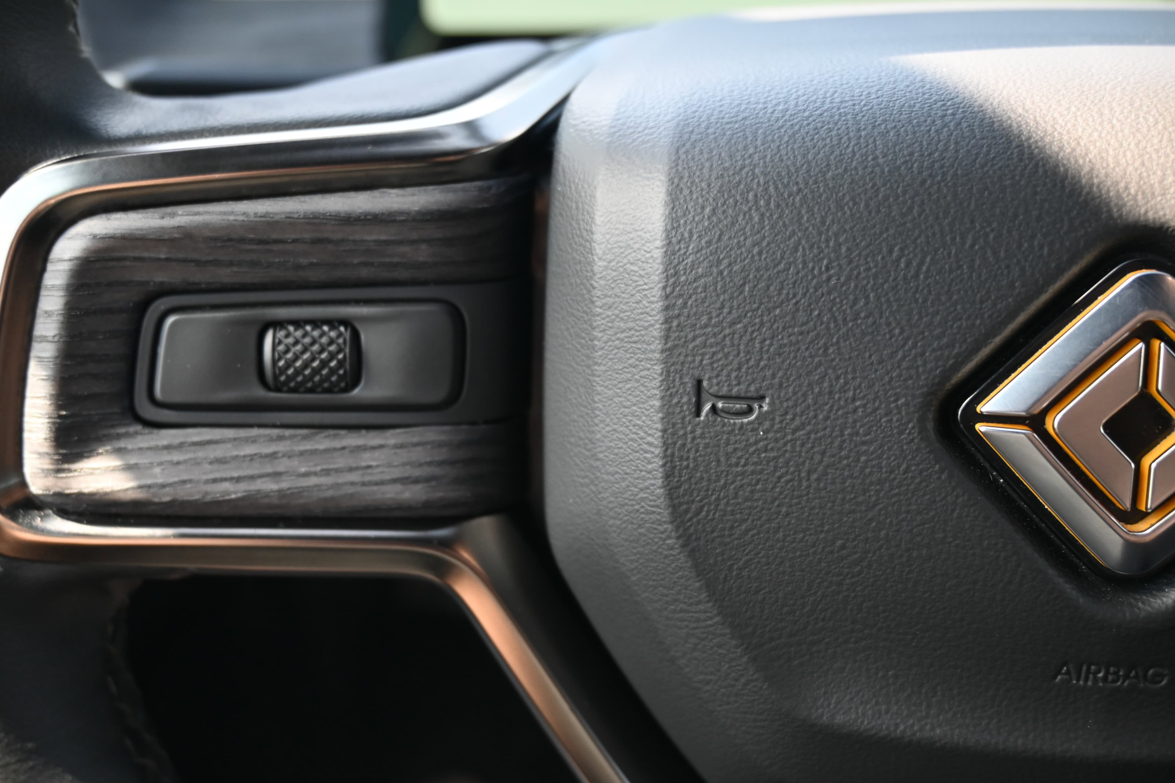 Vehicle photo 20