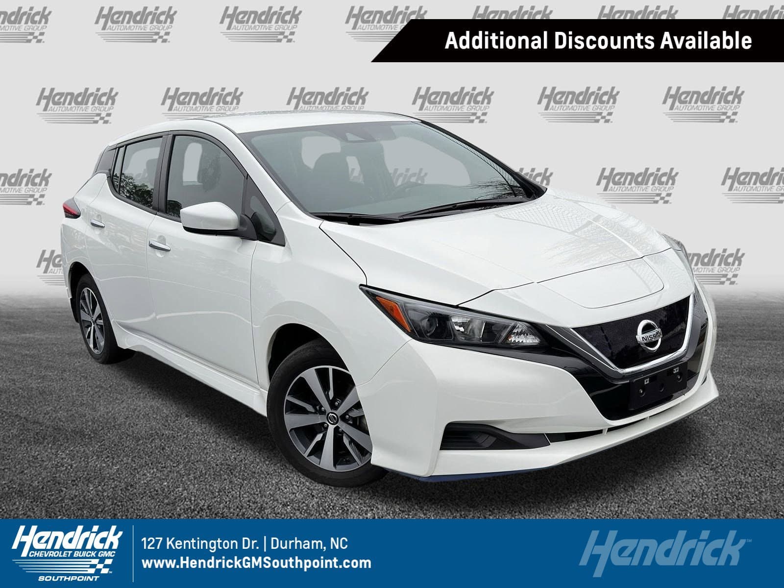 2022 Nissan LEAF / Glacier White