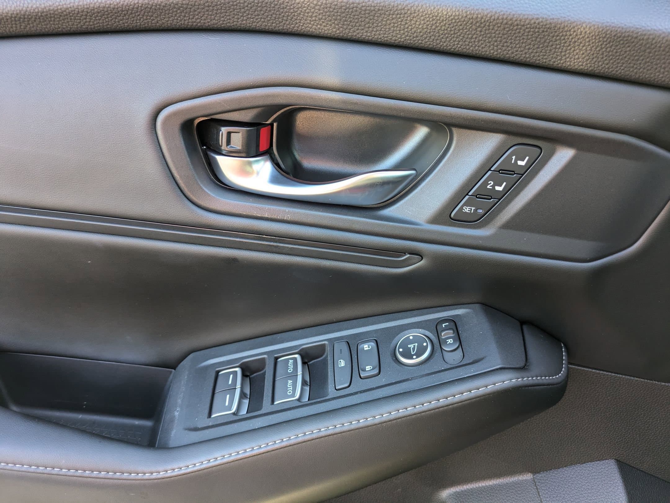 Vehicle photo 14