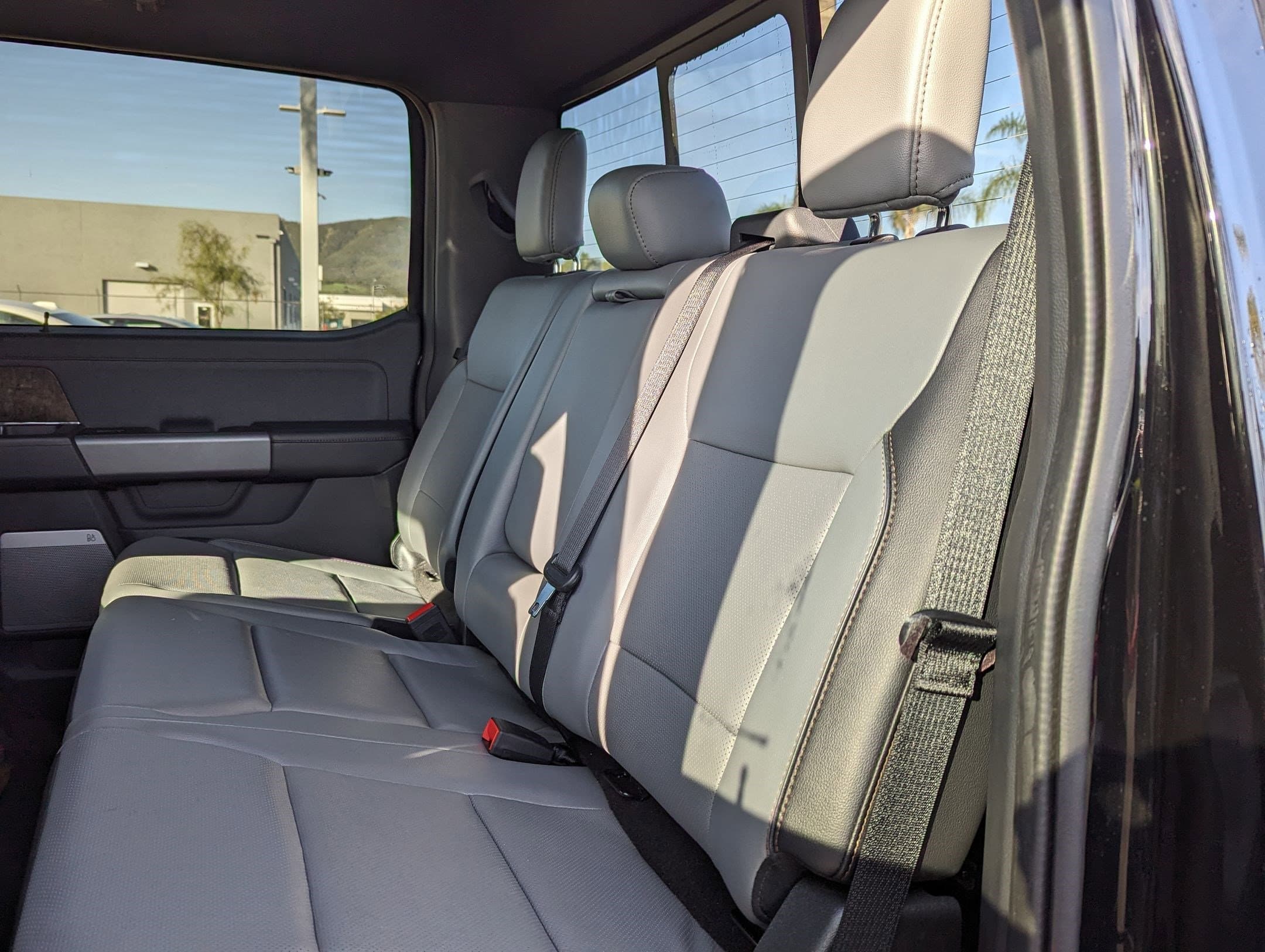 Vehicle photo 27