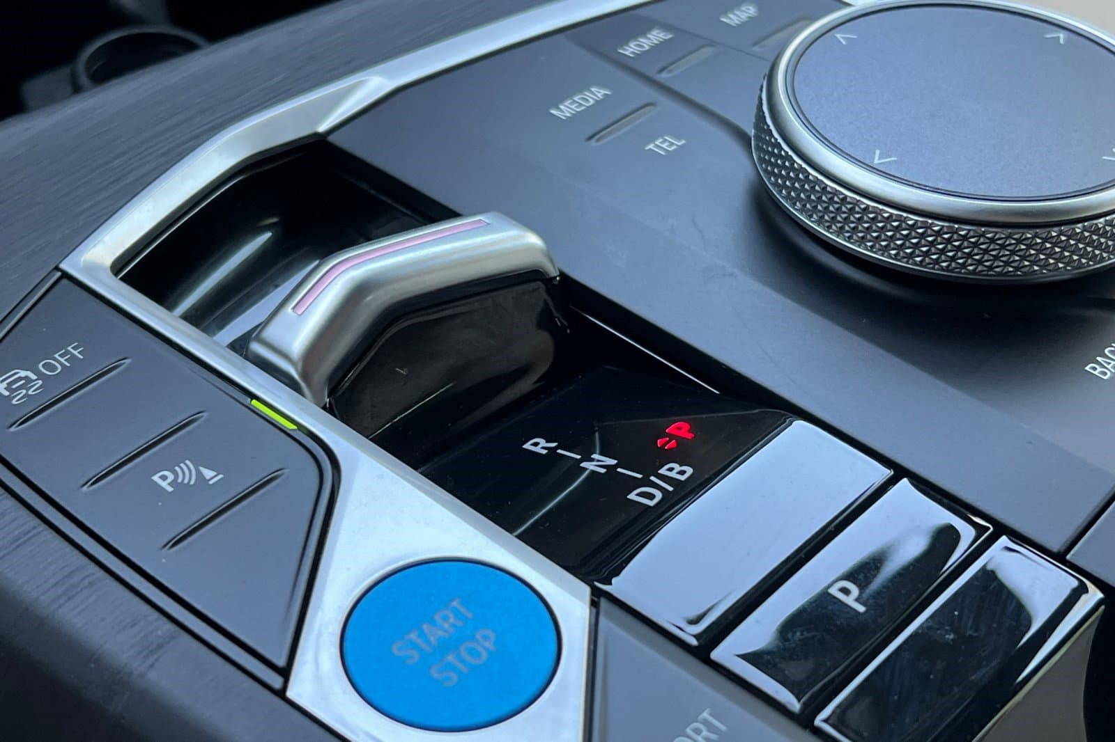 Vehicle photo 25