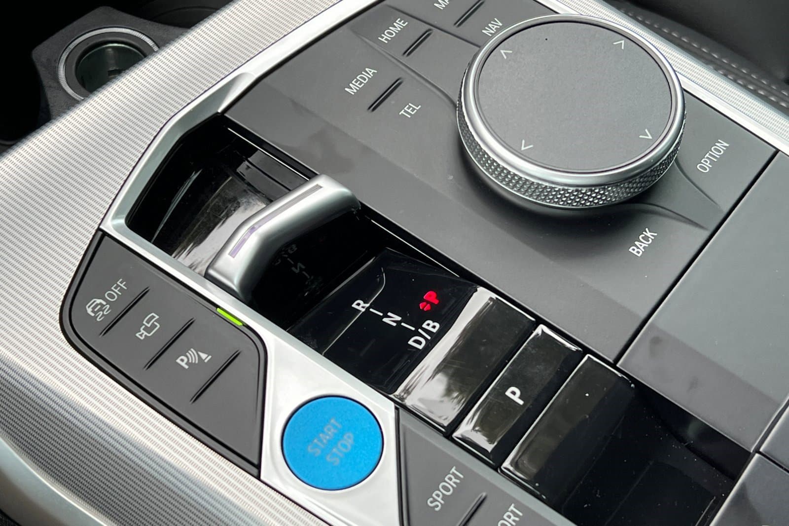Vehicle photo 25