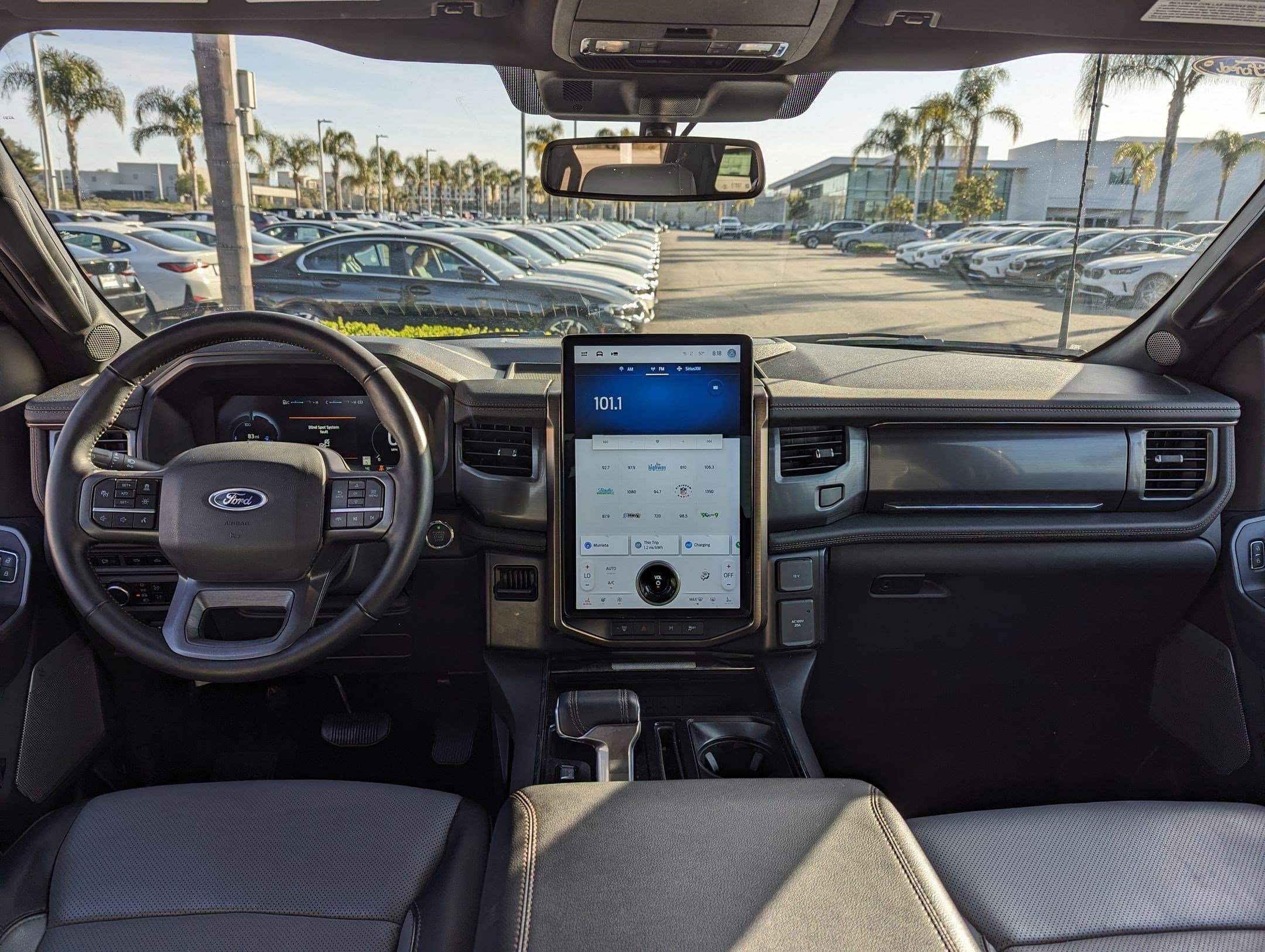 Vehicle photo 25