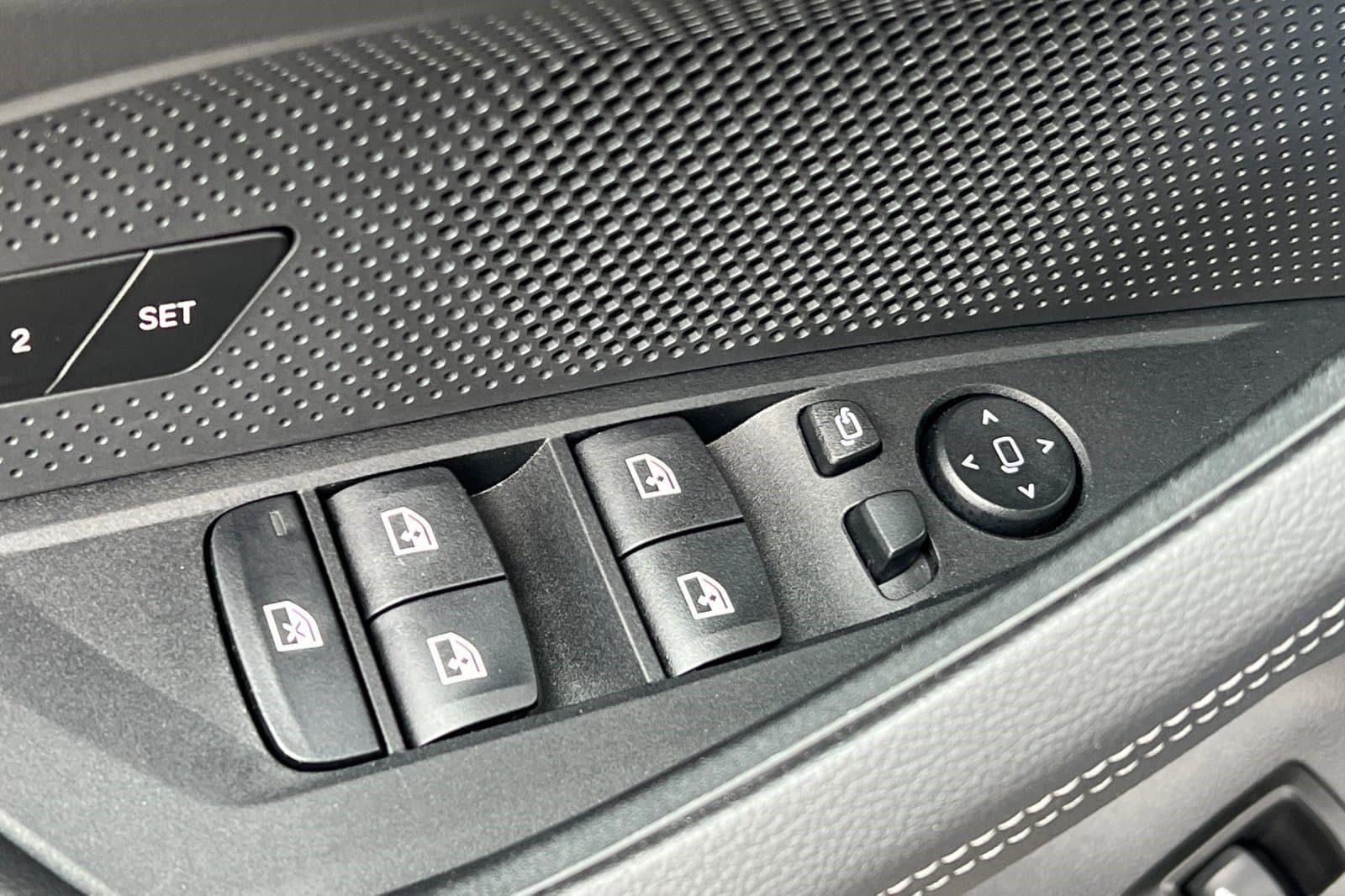Vehicle photo 11