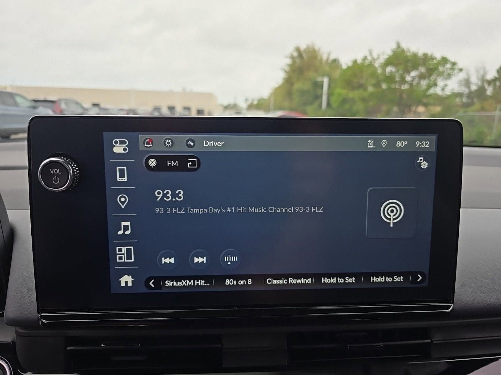 Vehicle photo 20