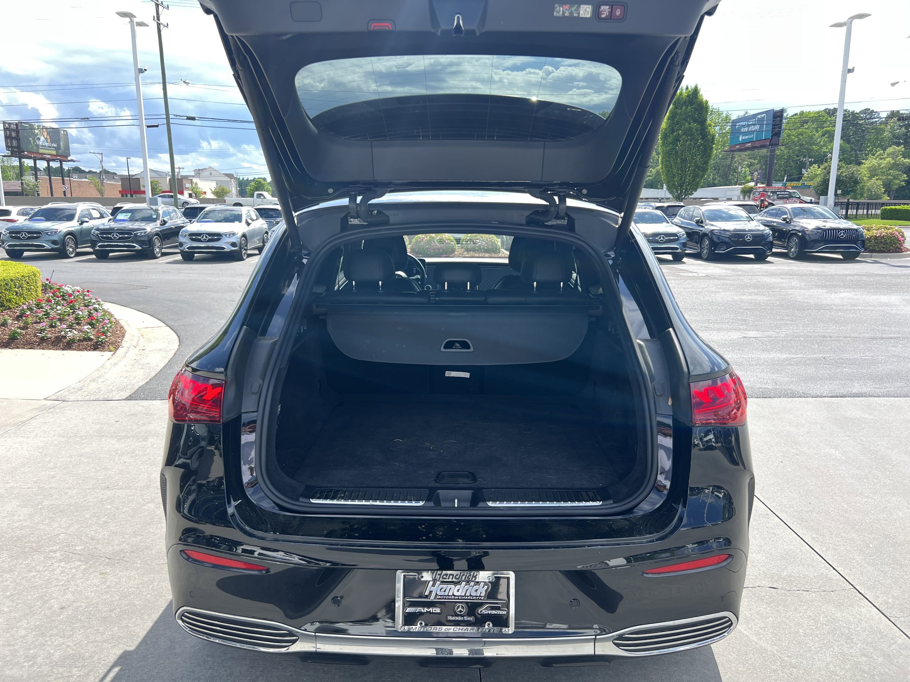 Vehicle photo 32