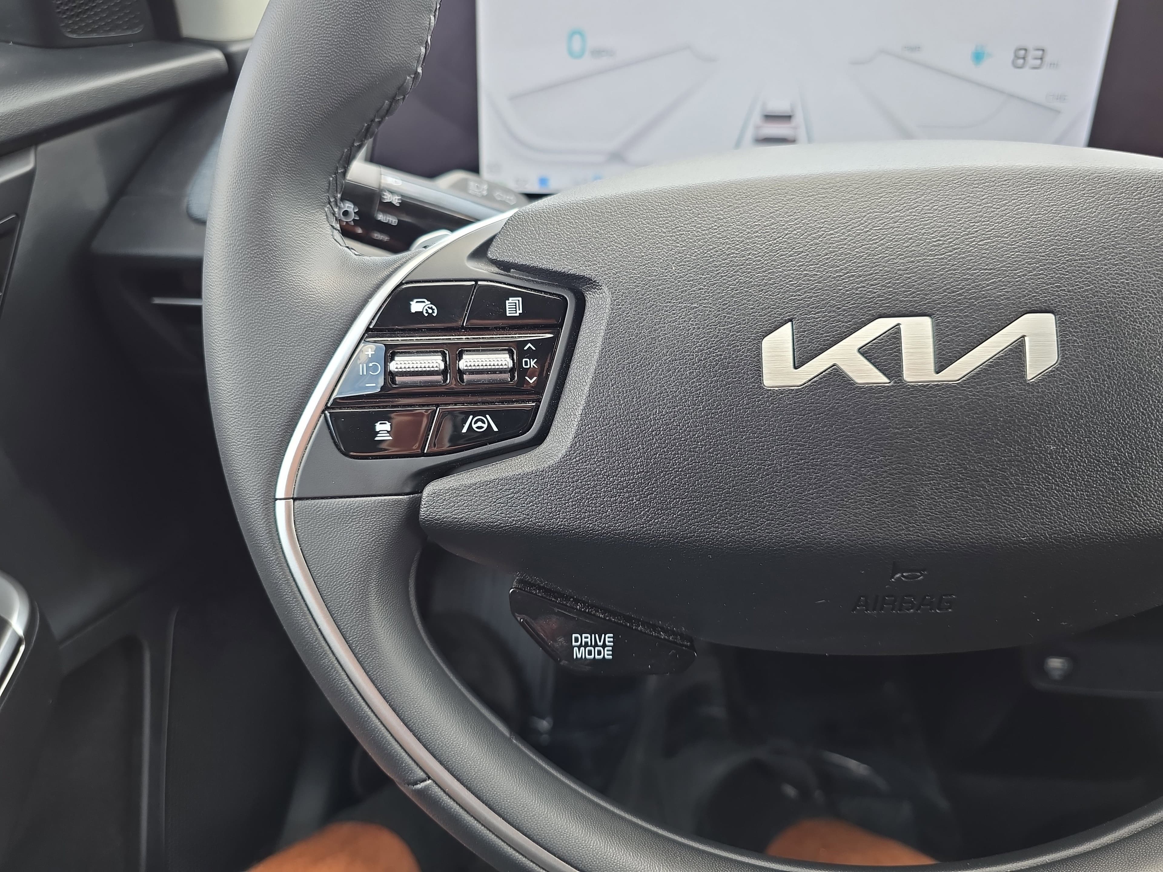 Vehicle photo 17