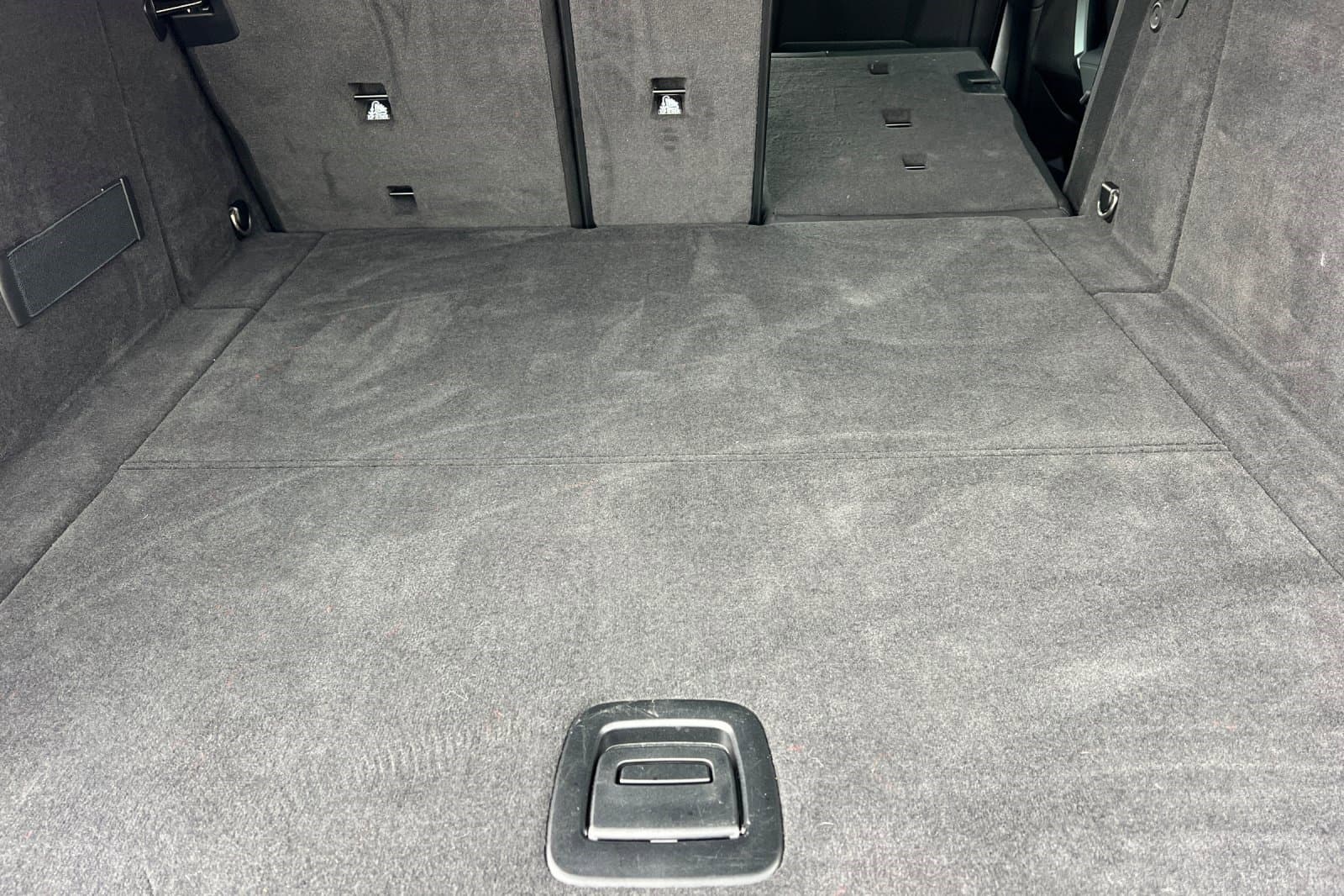 Vehicle photo 17